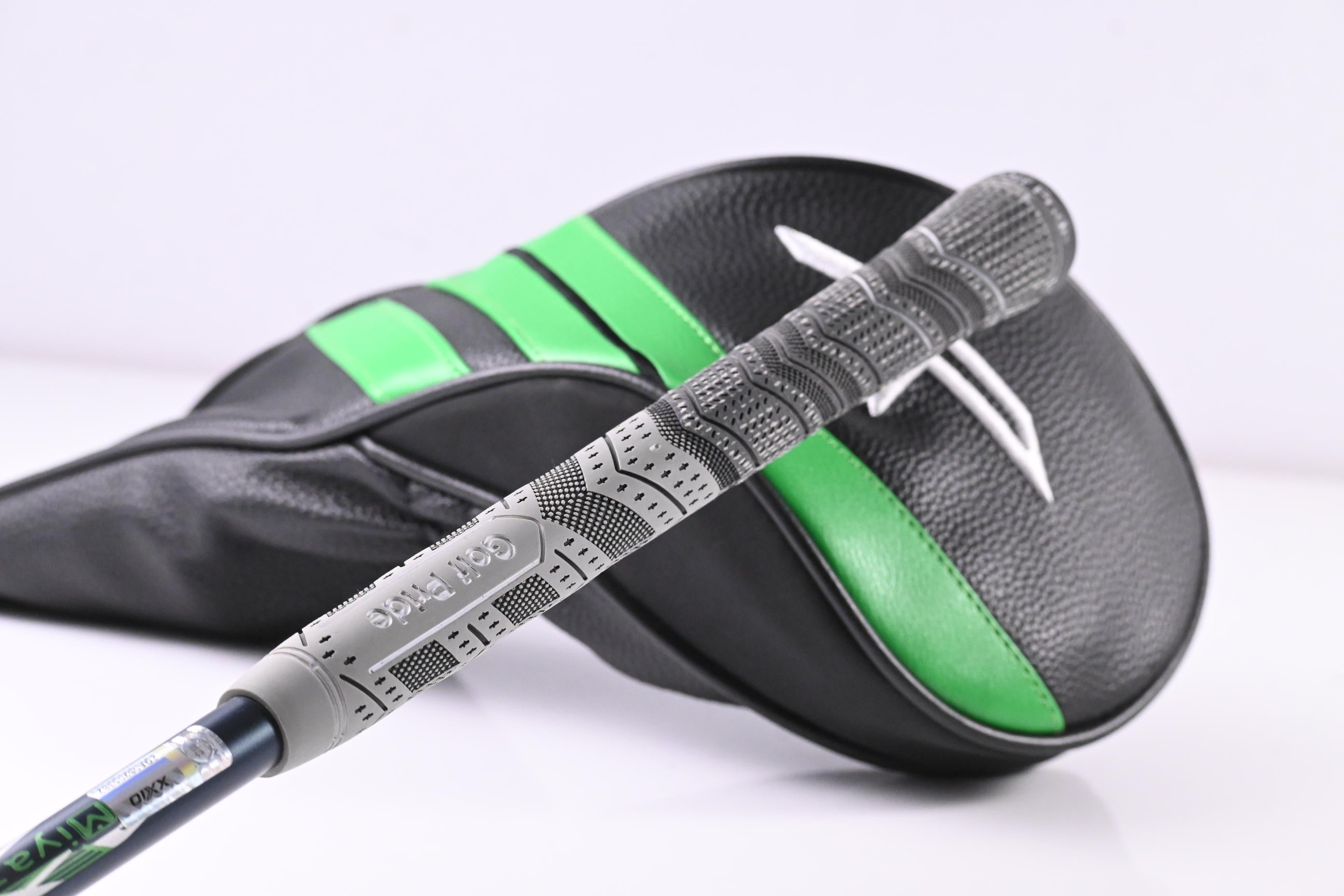 XXIO X 2022 Driver / 9.5 Degree / Stiff Flex Miyazaki AX-II 46 Shaft