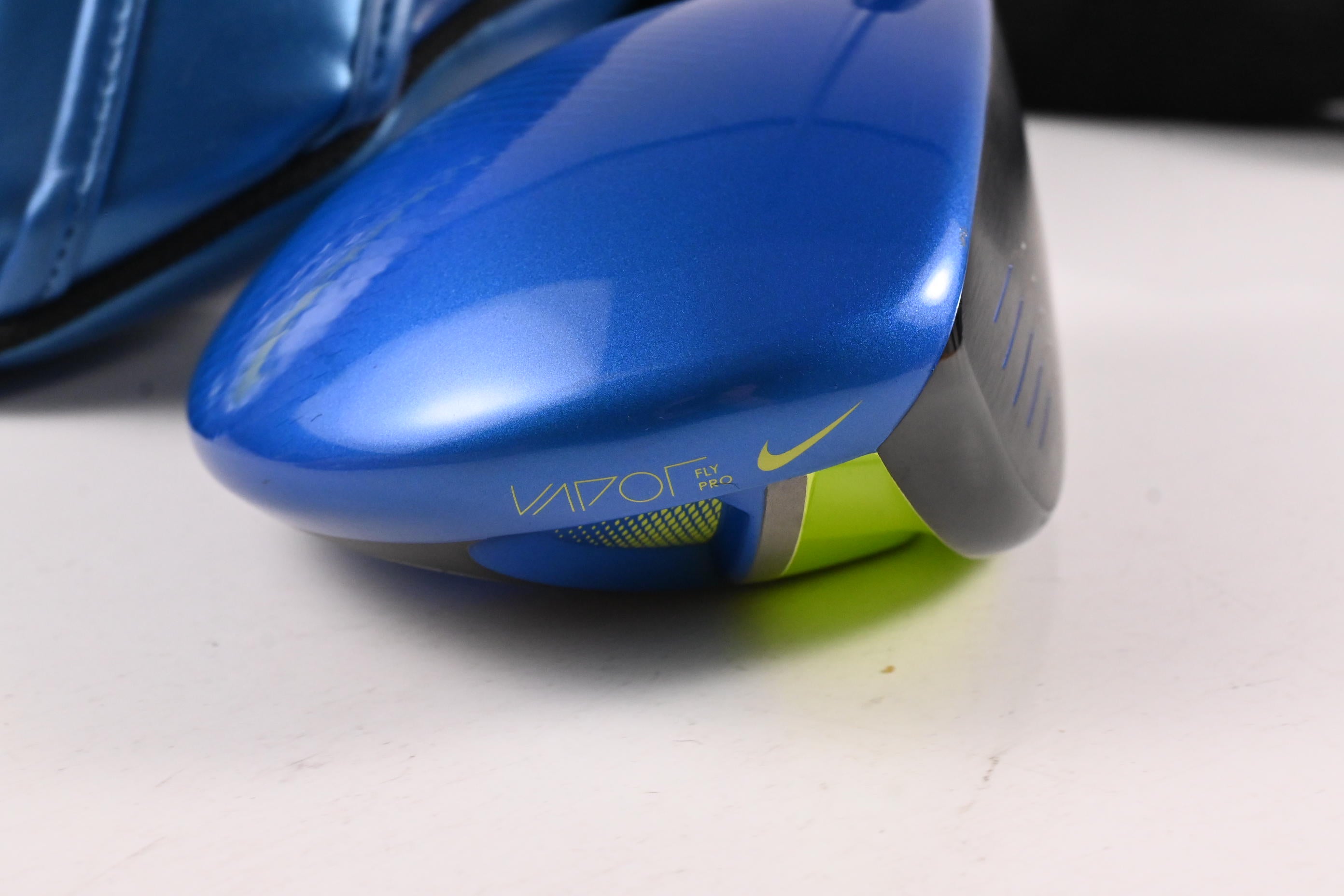 Nike Vapor Fly Pro Driver / 10.5 Degree / Stiff Flex Diamana D+ White 60 Shaft