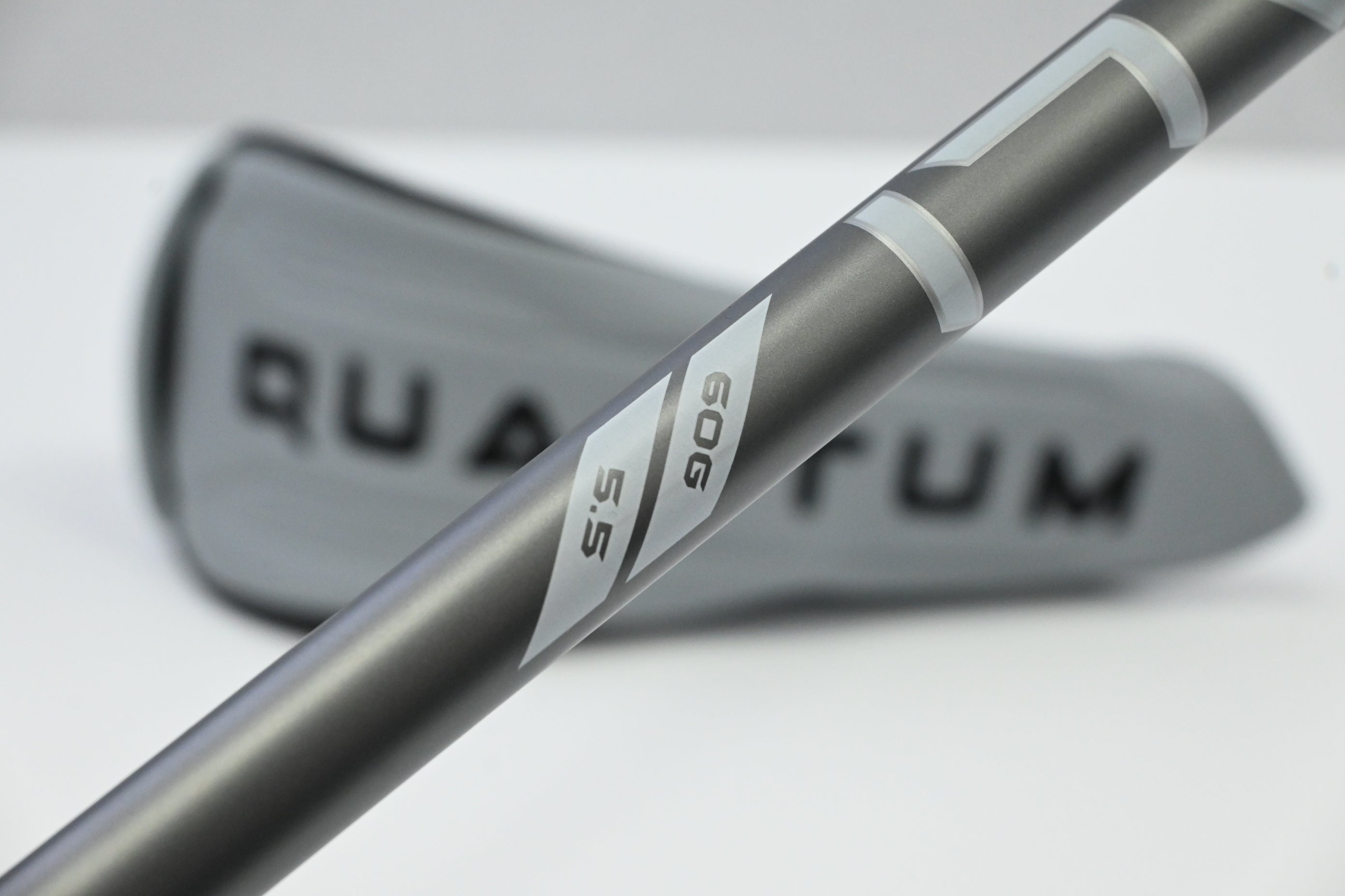 Callaway Quantum Max #7 Wood / 21 Degree / Regular Flex Denali Frost Silver 60