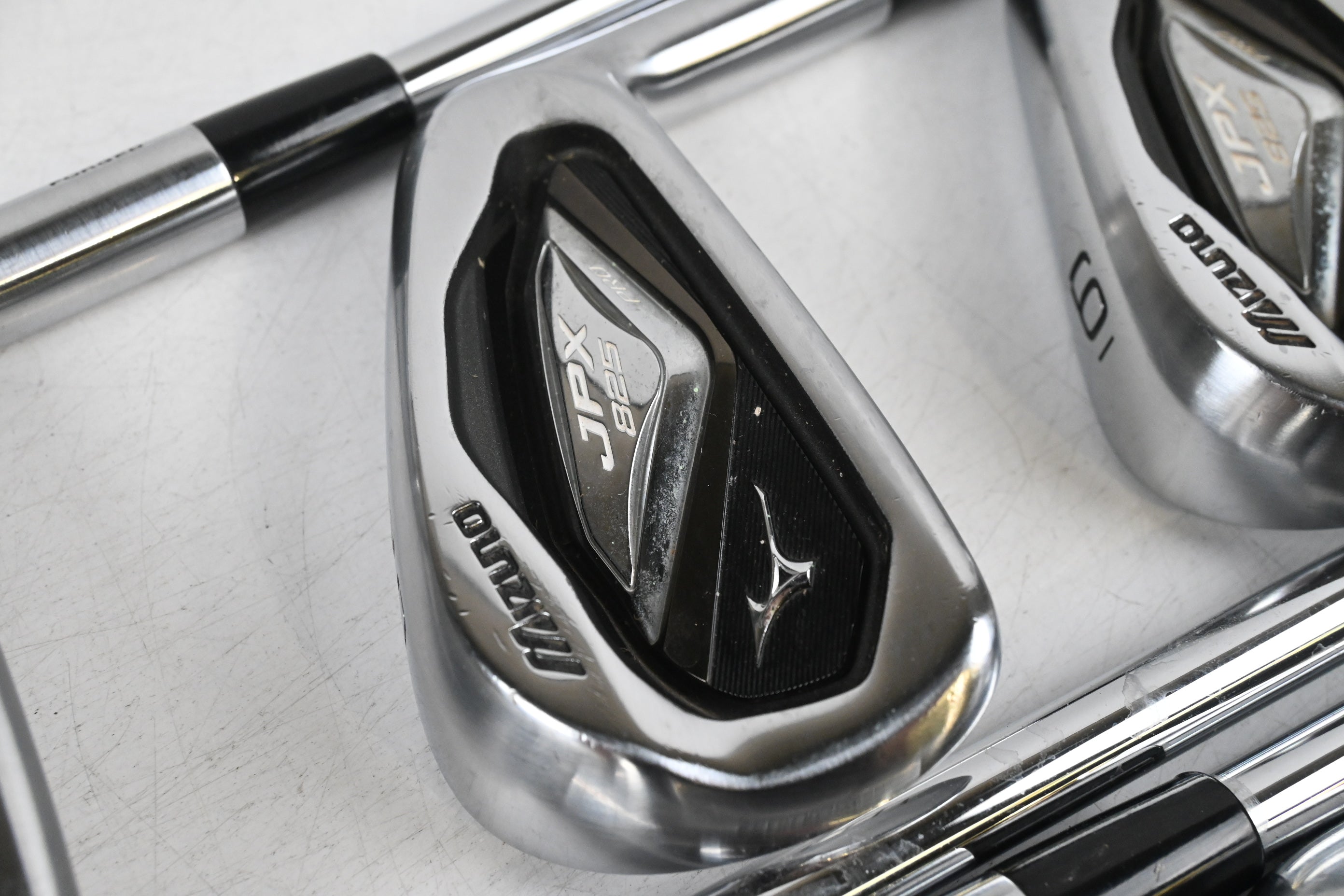 Mizuno JPX 825 Pro Irons / 4-PW / Regular Flex Dynalite Gold XP R300 Shafts