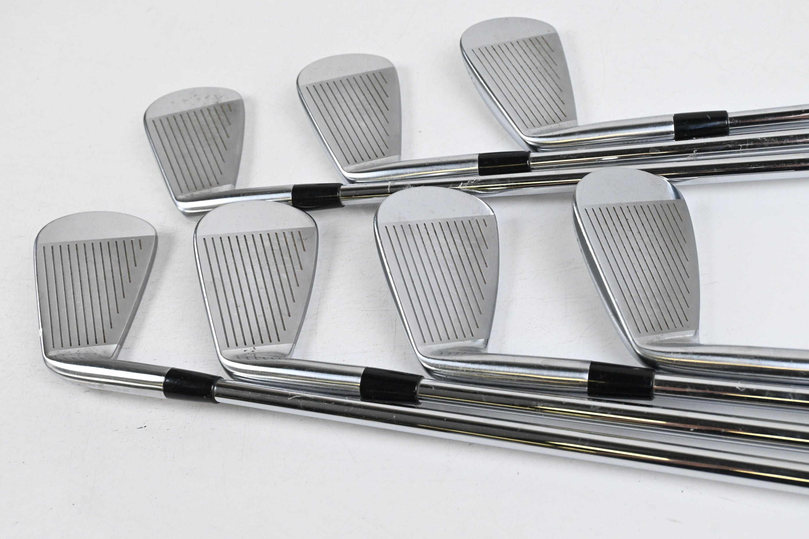 Mizuno JPX 825 Pro Irons / 4-PW / Regular Flex Dynalite Gold XP R300 Shafts