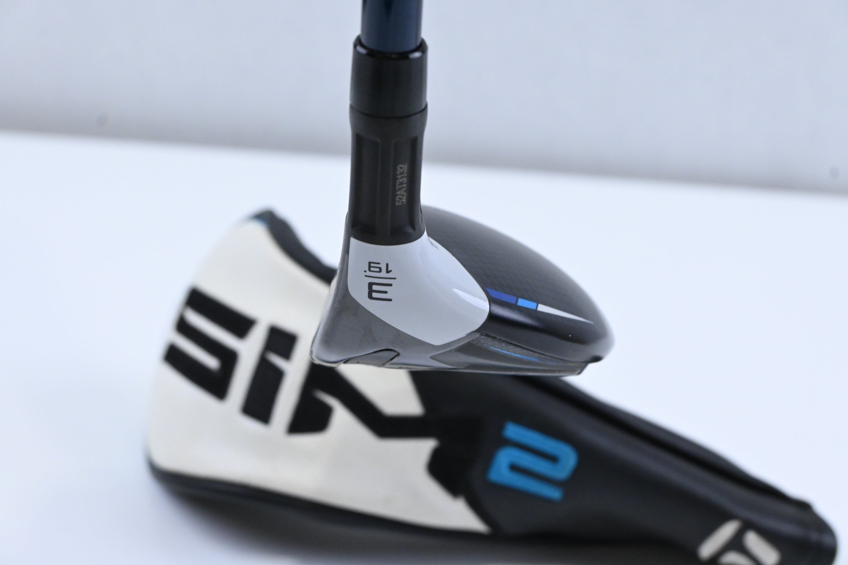 Taylormade SIM2 Max #3 Hybrid / 19 Degree / Regular Flex Fujikura Ventus Blue 6