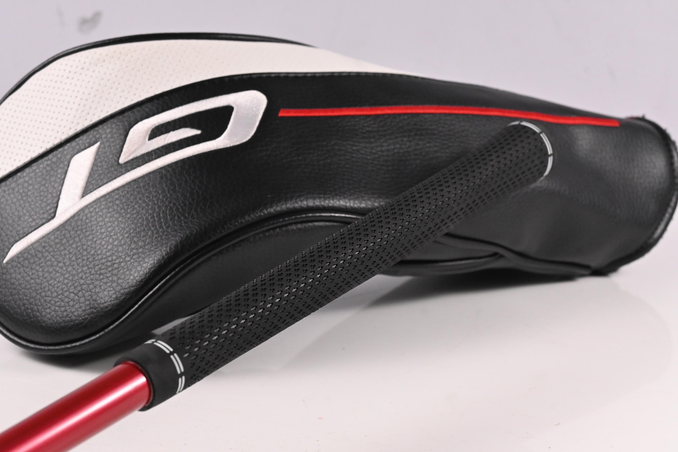Titleist GT2 Driver / 9 Degree / Stiff Flex Aldila Ascent Red 60 Shaft