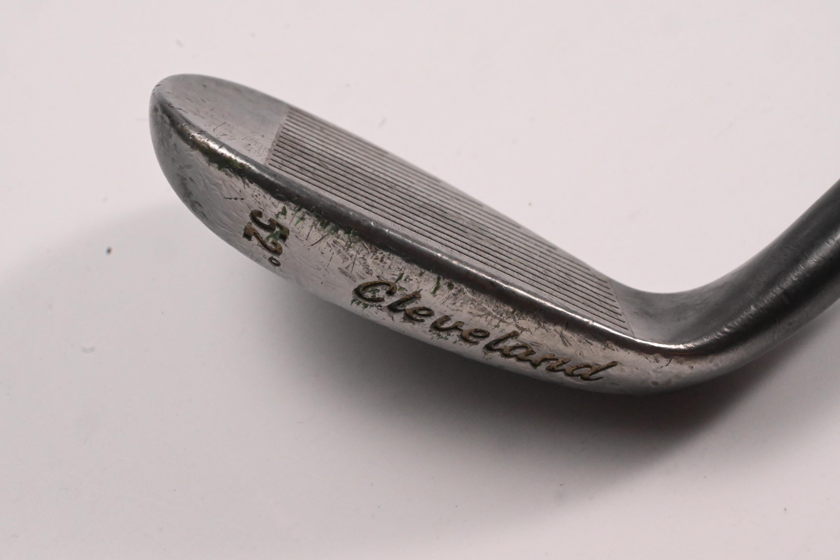 Cleveland Tour Action 900 Gap Wedge / 52 Degree / Wedge Flex Dynamic Gold Shaft