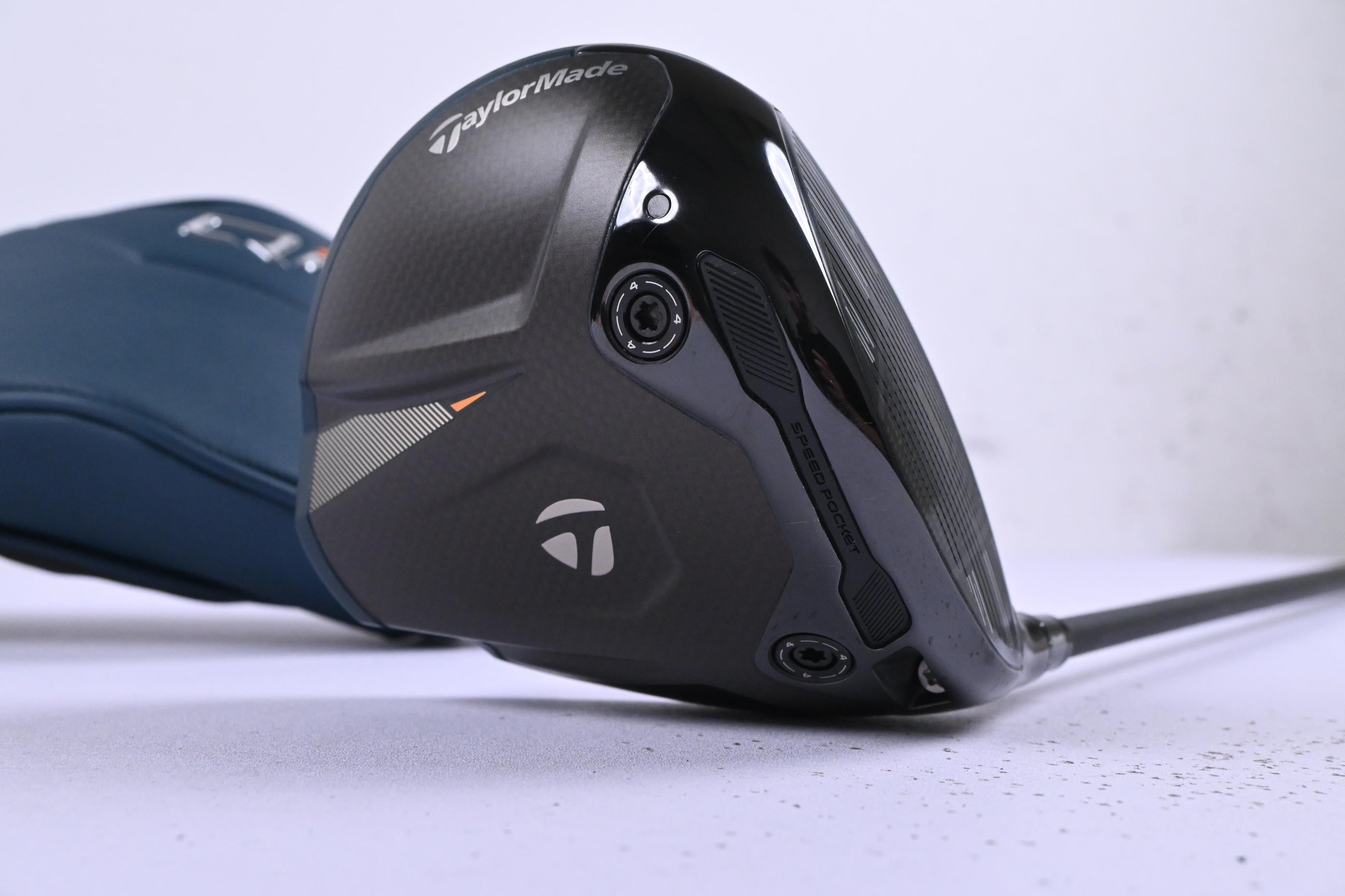 Taylormade Qi4D Driver / 10.5 Degree / Regular Flex REAX 50 Shaft
