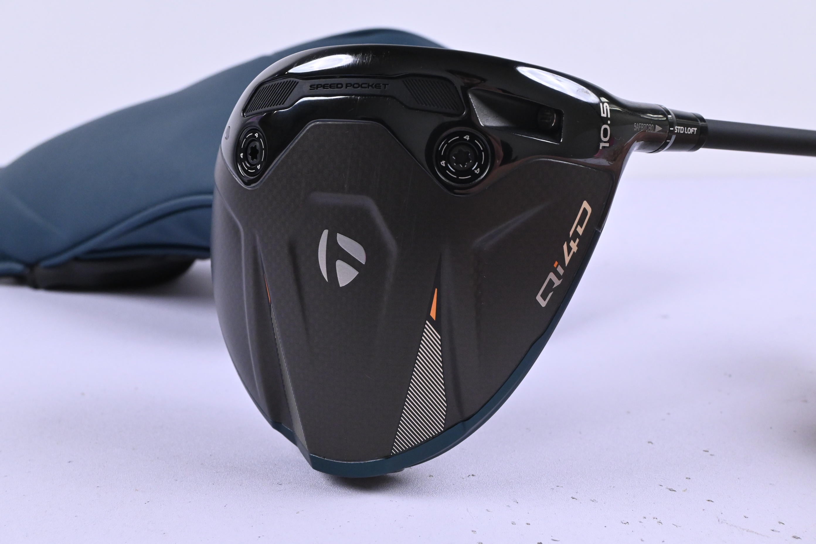 Taylormade Qi4D Driver / 10.5 Degree / Regular Flex REAX 50 Shaft