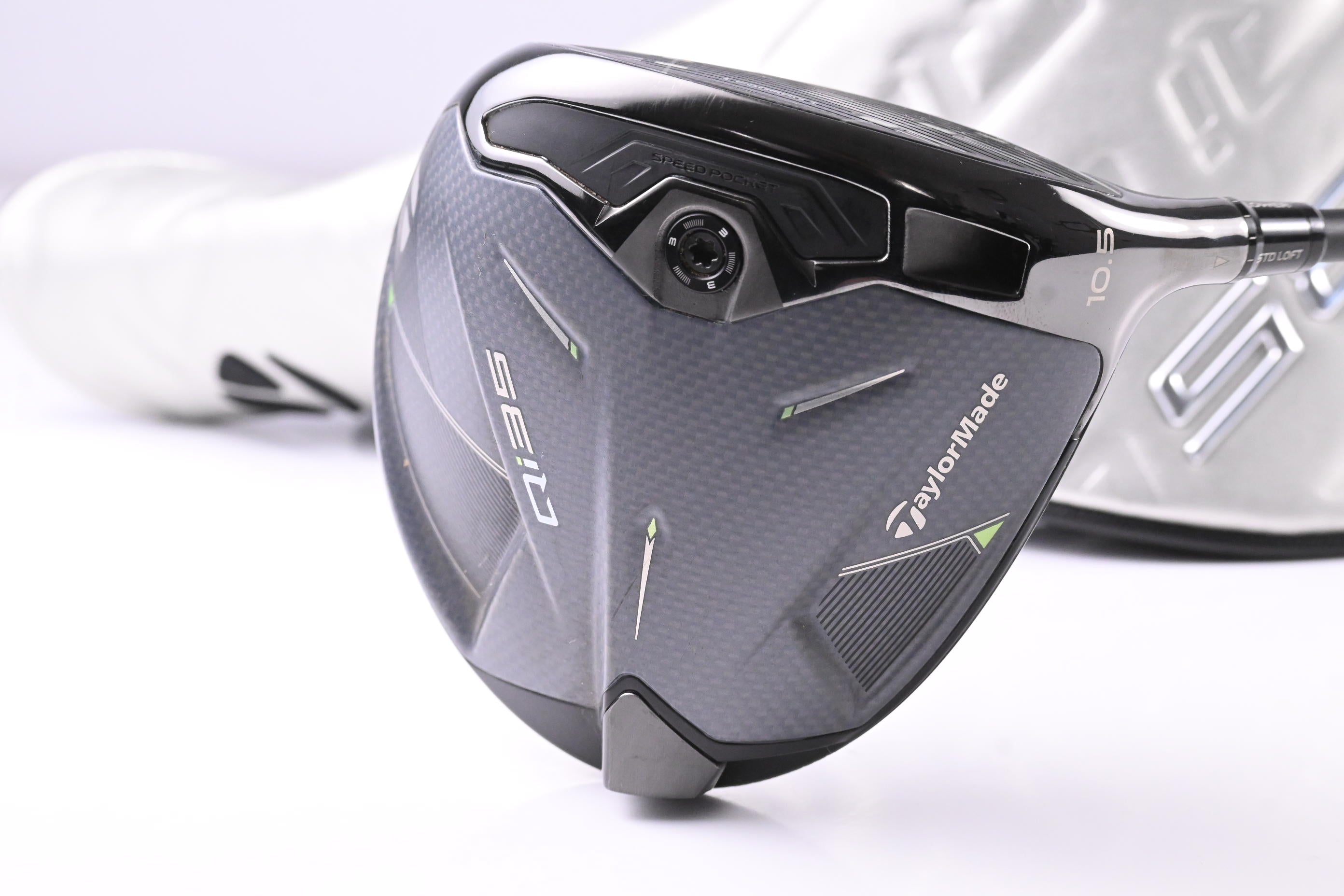 Taylormade Qi35 Driver / 10.5 Degree / Regular Flex Cypher 2.0 50 Shaft