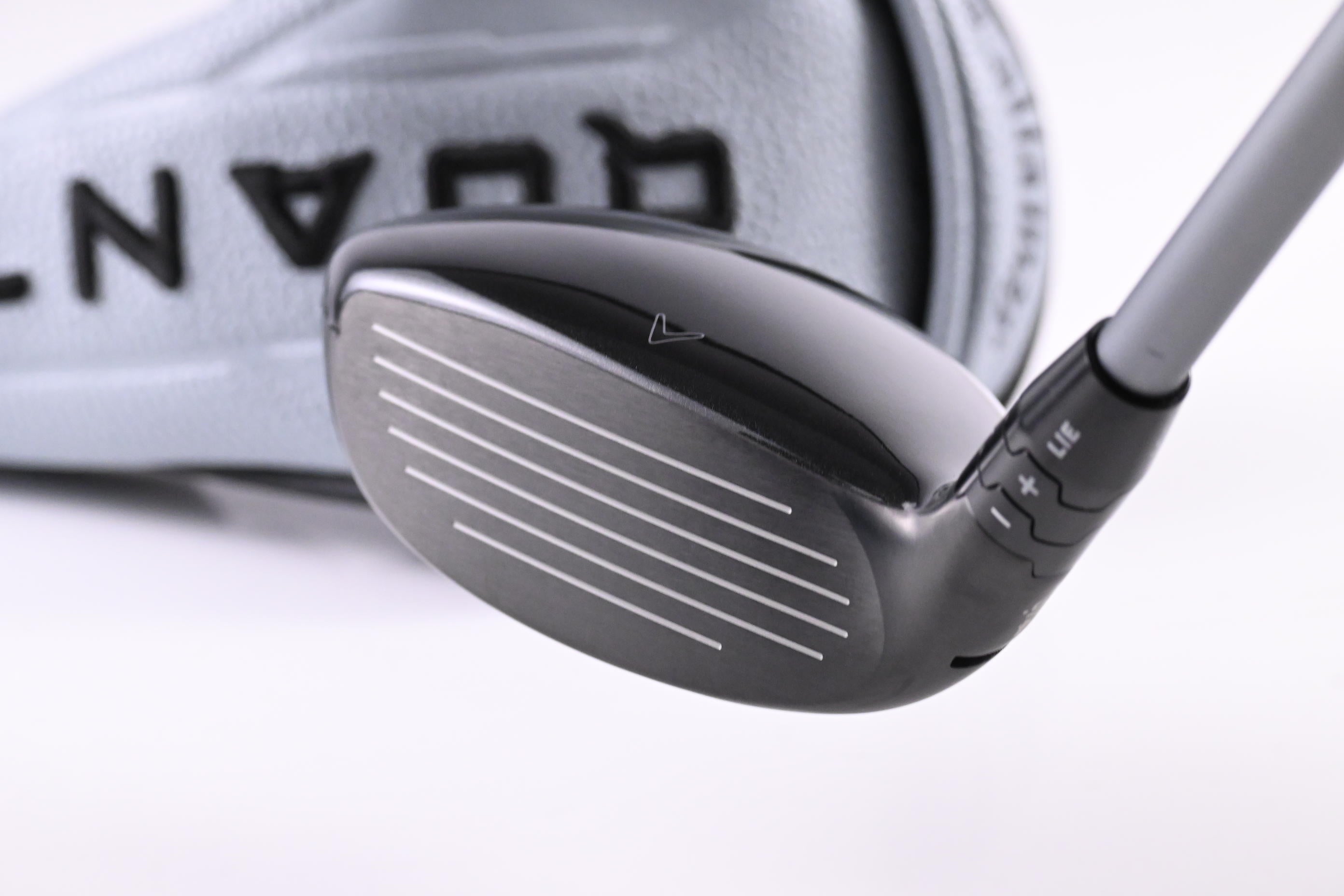 Callaway Quantum Max OS #4 Hybrid / 20 Degree / Regular Flex Denali Frost Silver 60