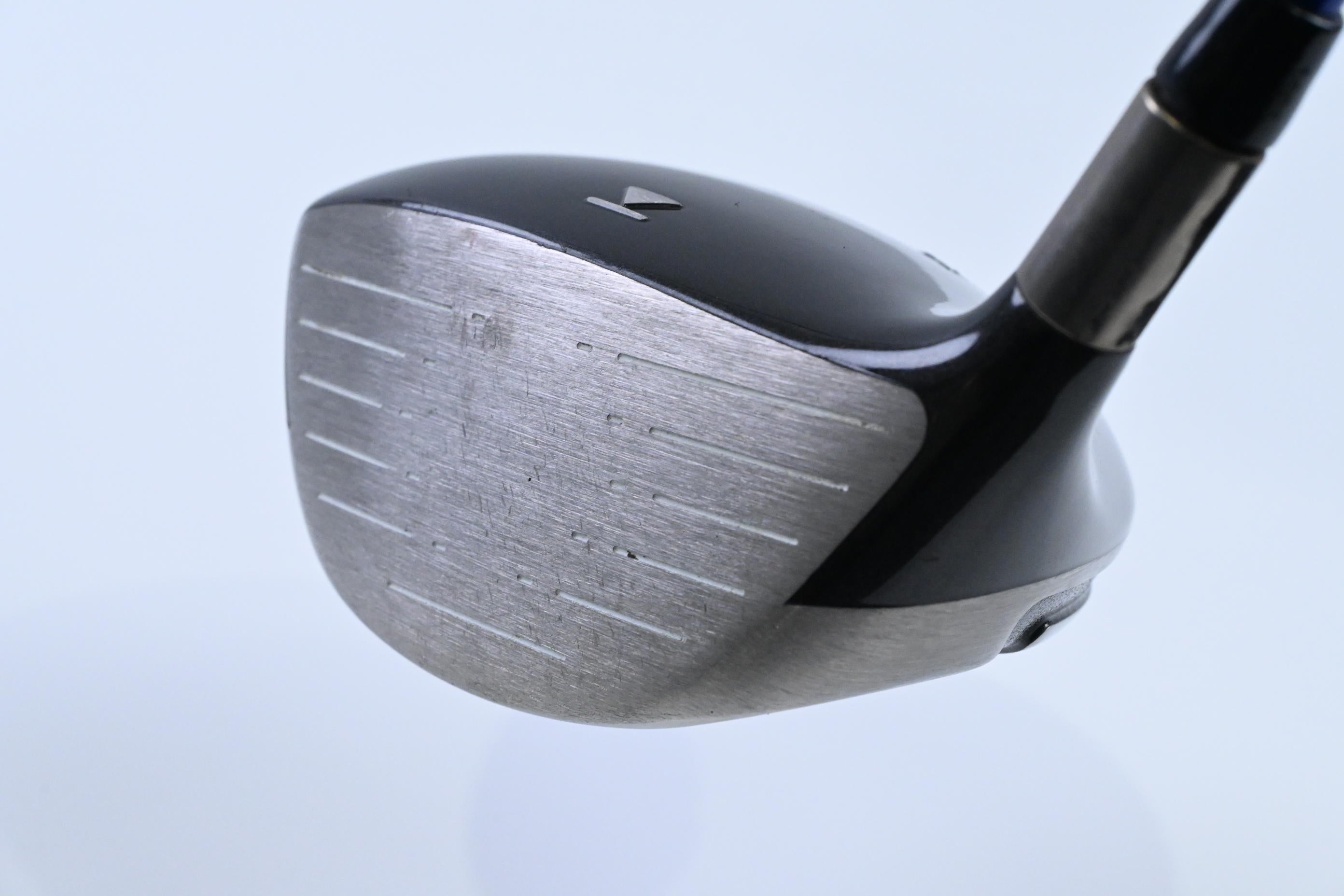 Titleist 905 R Driver / 9.5 Degree / Regular Flex Graphite Design YS-6+ Shaft