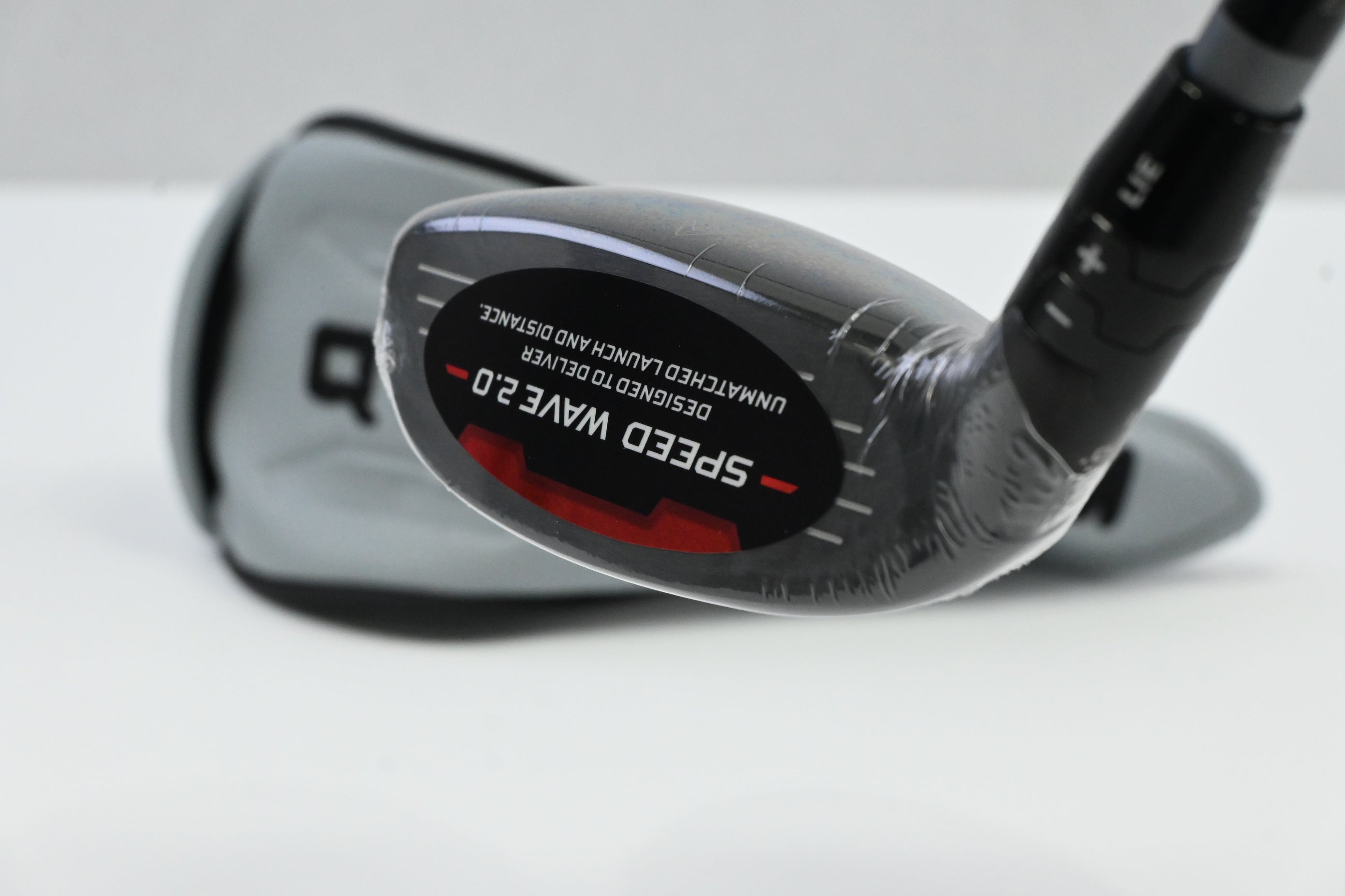Callaway Quantum Max OS #4 Hybrid / 20 Degree / Regular Flex Denali Frost Silver