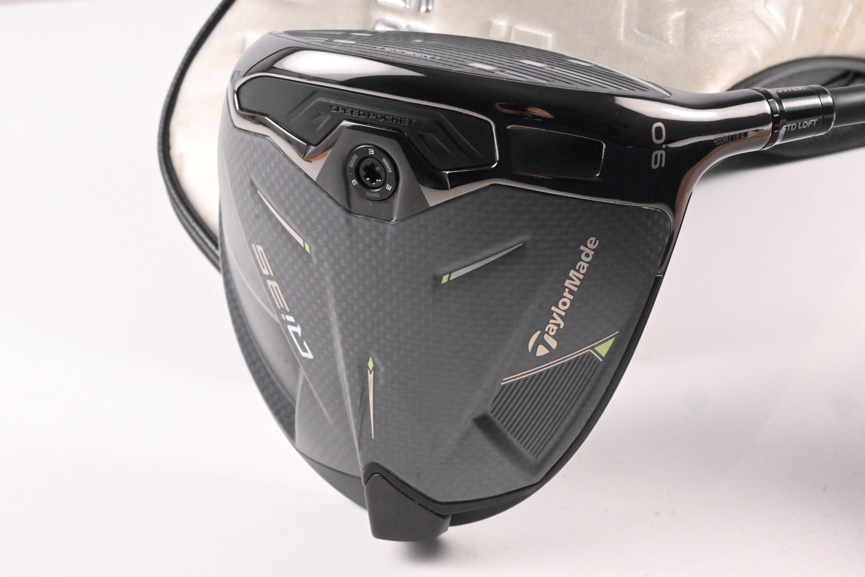 Taylormade Qi35 Driver / 9 Degree / Stiff Flex Kai'li White Dark Wave 60 Shaft