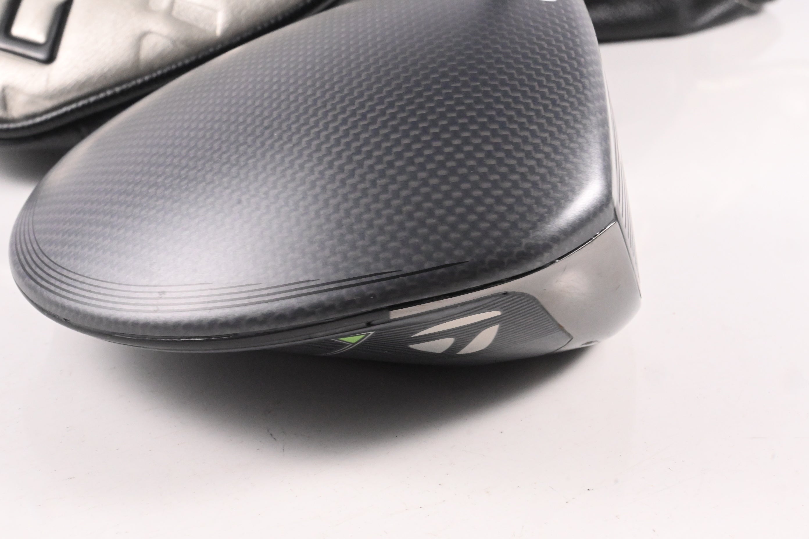 Taylormade Qi35 Driver / 9 Degree / Stiff Flex Kai'li White Dark Wave 60 Shaft