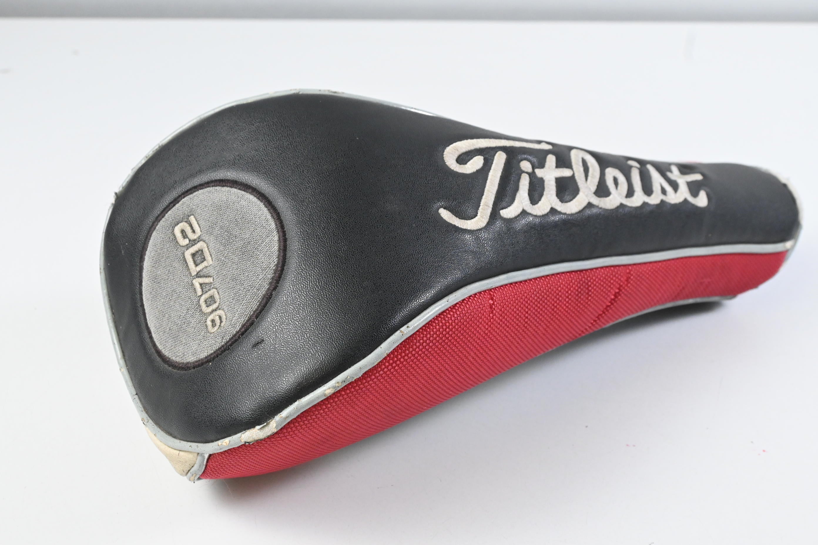 Titleist 907 D2 Driver / 9.5 Degree / Stiff Flex Graphite Design Tour AD YS-6
