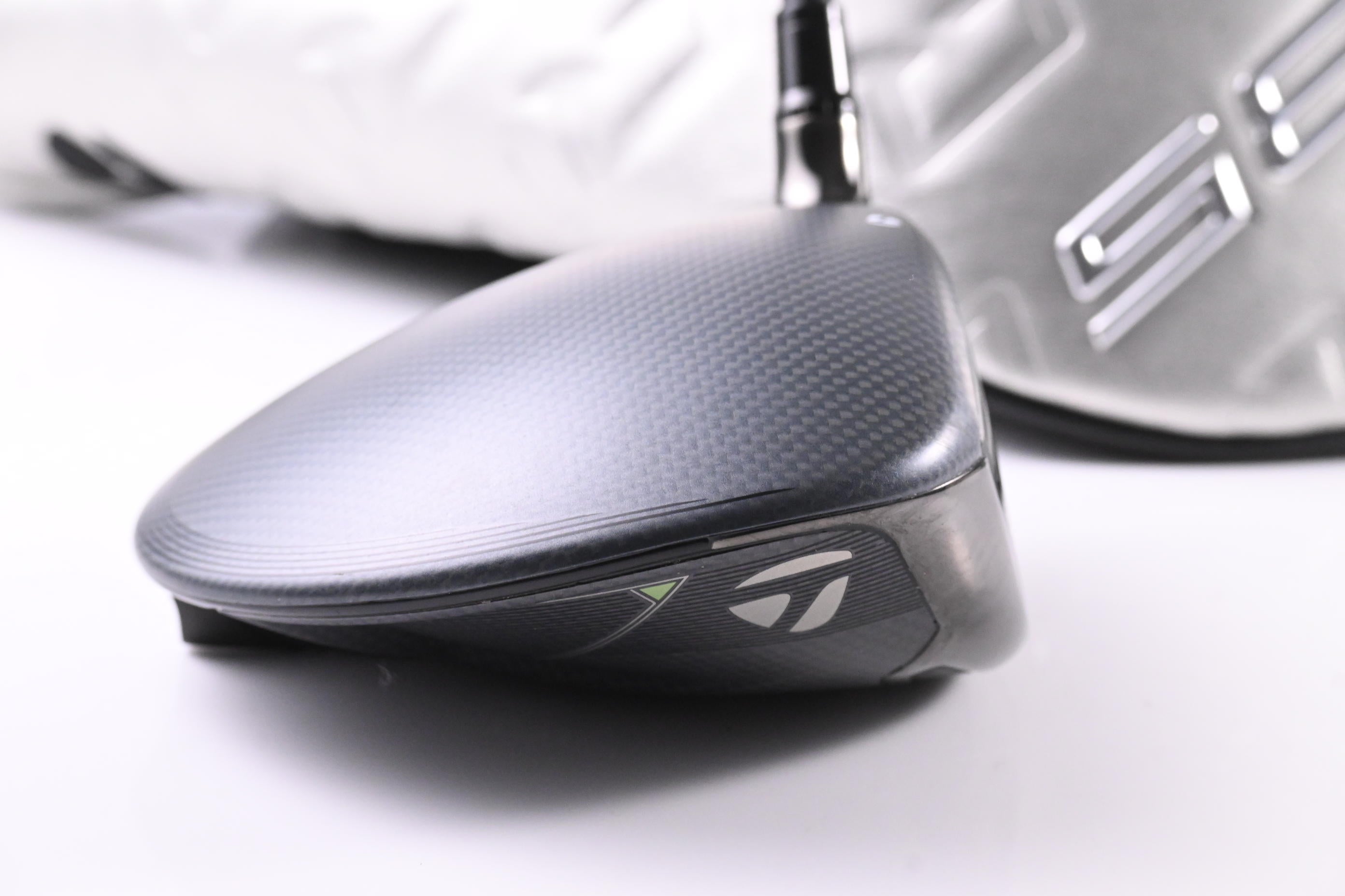 Taylormade Qi35 Driver / 10.5 Degree / Regular Flex Ventus Blue 5 Shaft