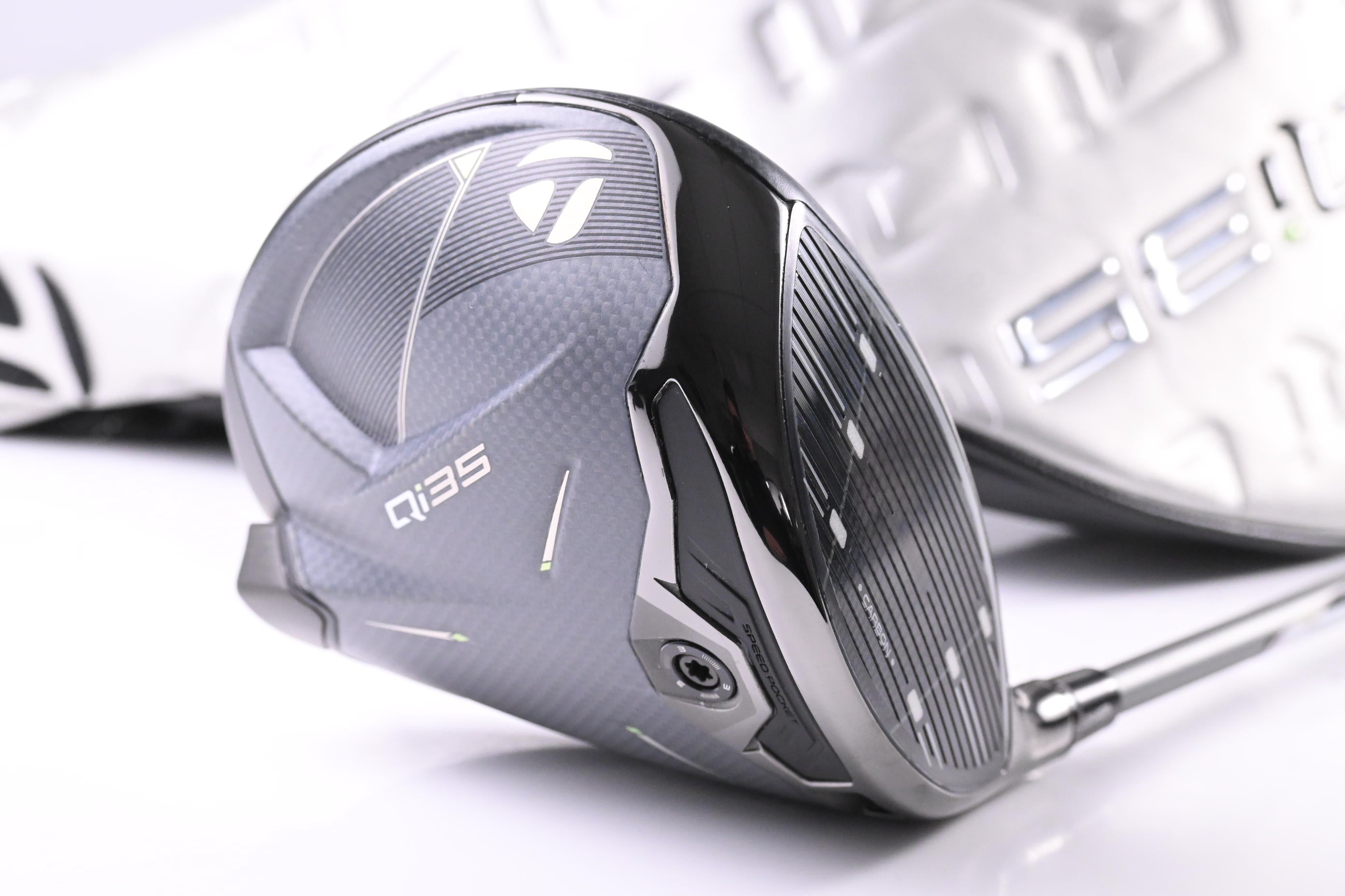 Taylormade Qi35 Driver / 10.5 Degree / Regular Flex Fujikura Air Speeder 50