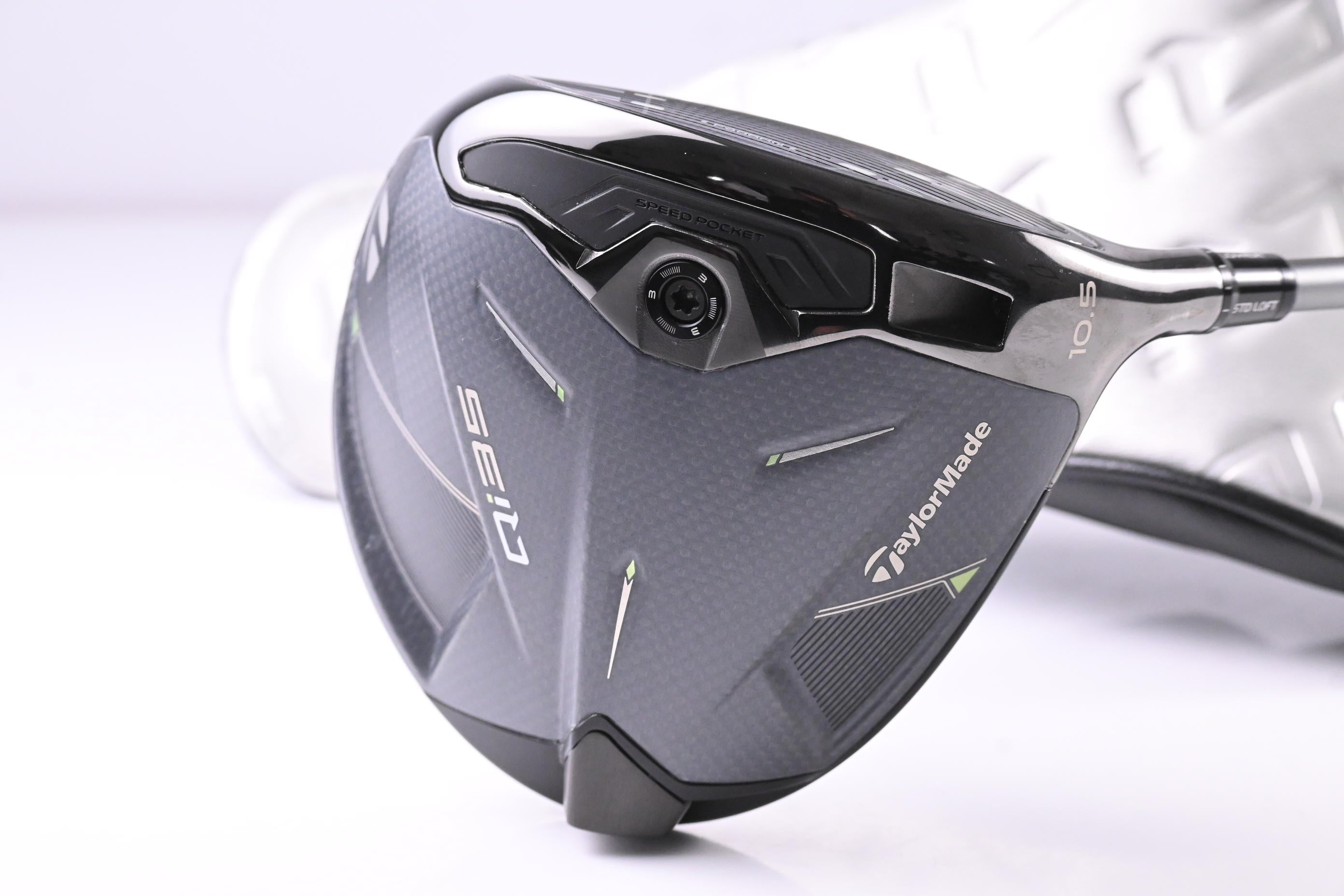Taylormade Qi35 Driver / 10.5 Degree / Regular Flex Fujikura Air Speeder 50