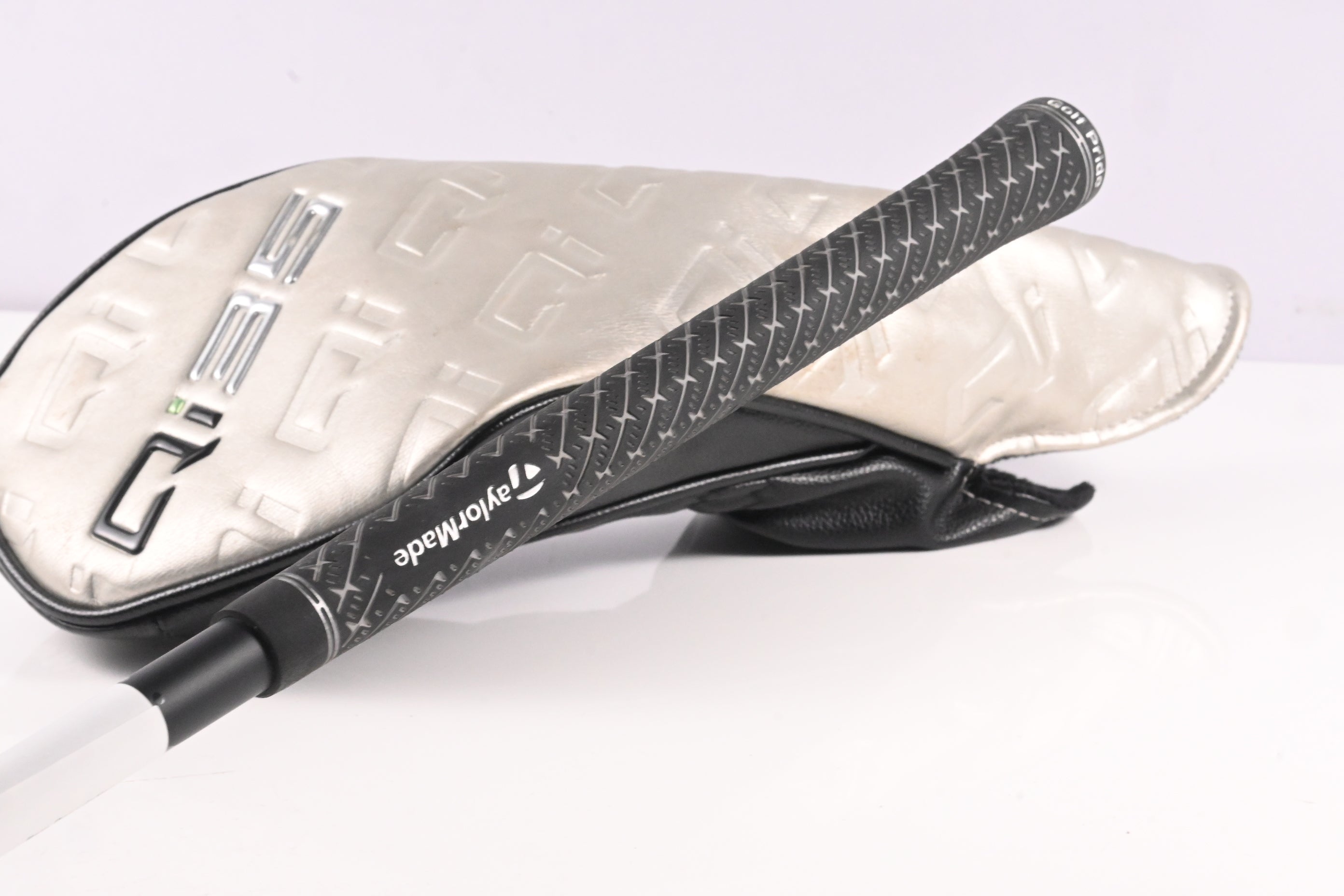 Taylormade Qi35 Driver / 9 Degree / Stiff Flex Kai'li White Dark Wave 60 Shaft