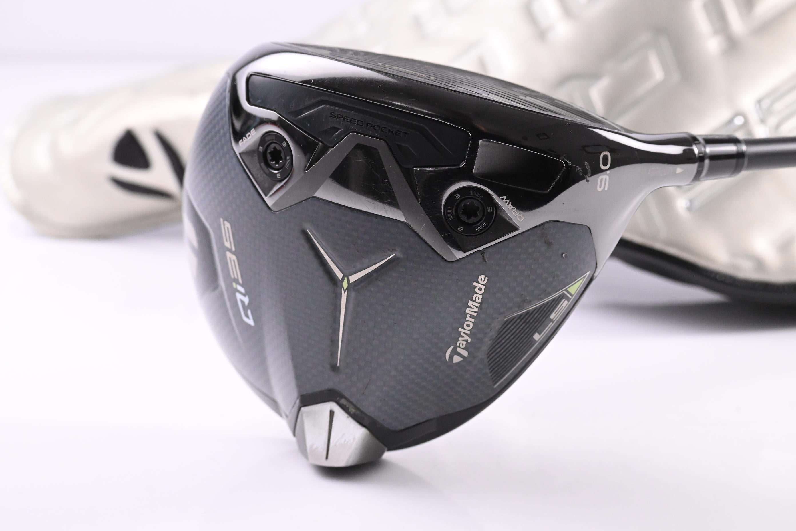 Taylormade Qi35 LS Driver / 9 Degree / Stiff Flex Kai'li White Dark Wave 60