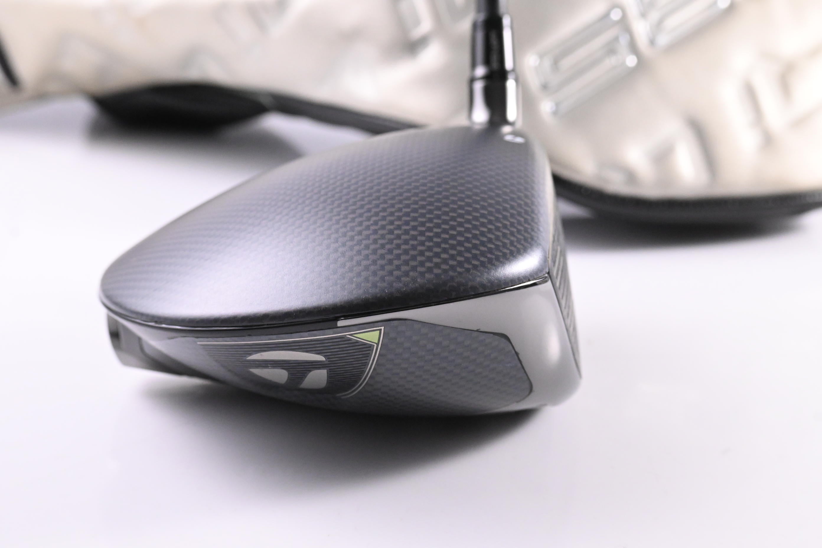 Taylormade Qi35 LS Driver / 9 Degree / Stiff Flex Kai'li White Dark Wave 60