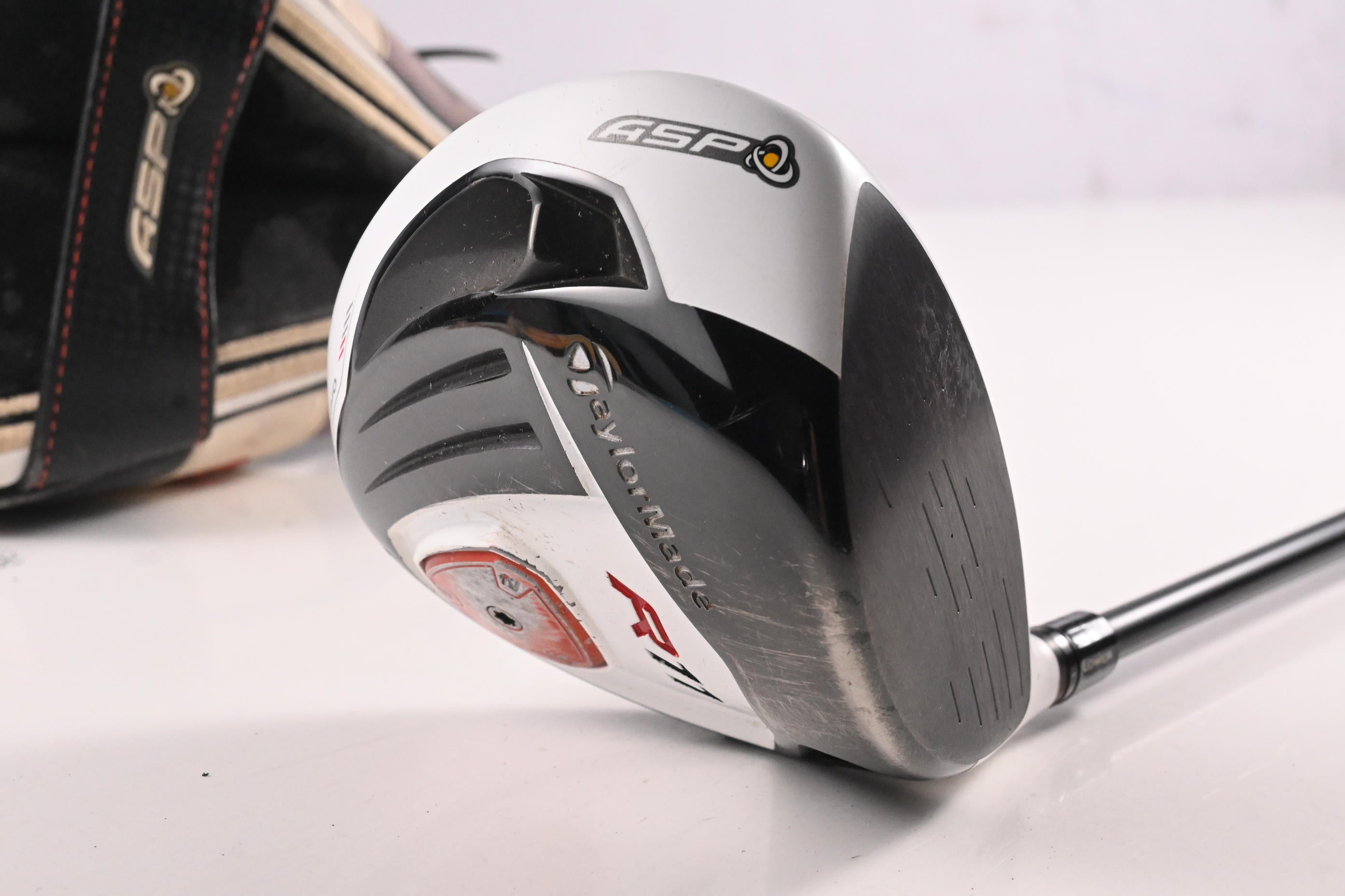 Taylormade R11 Driver / 10.5 Degree / Stiff Flex Fujikura Blur 60 Shaft
