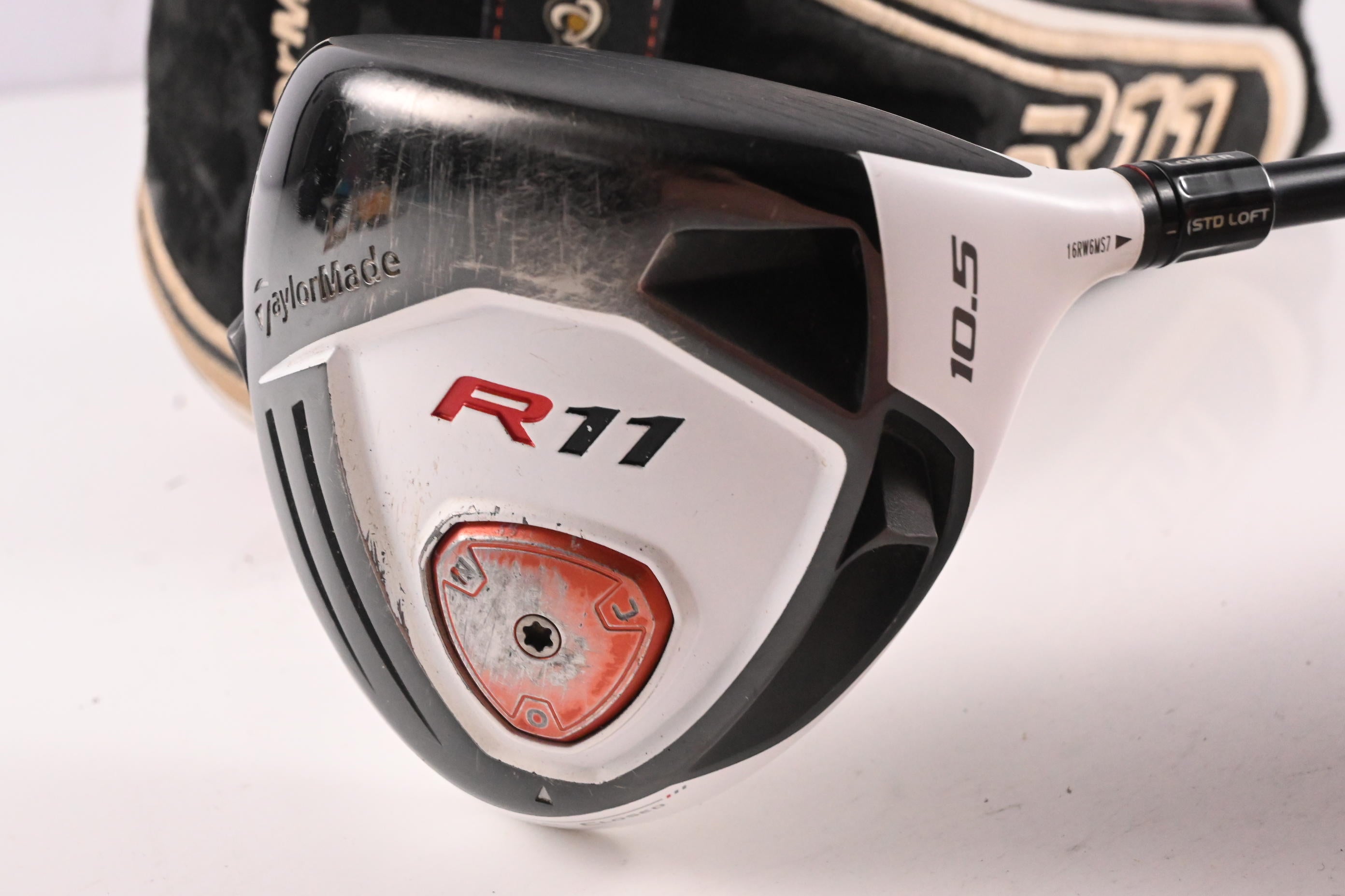 Taylormade R11 Driver / 10.5 Degree / Stiff Flex Fujikura Blur 60 Shaft
