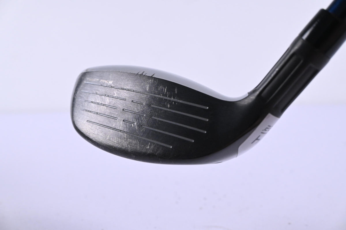 Taylormade SIM2 Max #4 Hybrid / 22 Degree / Regular Flex Fujikura Ventus Blue 6