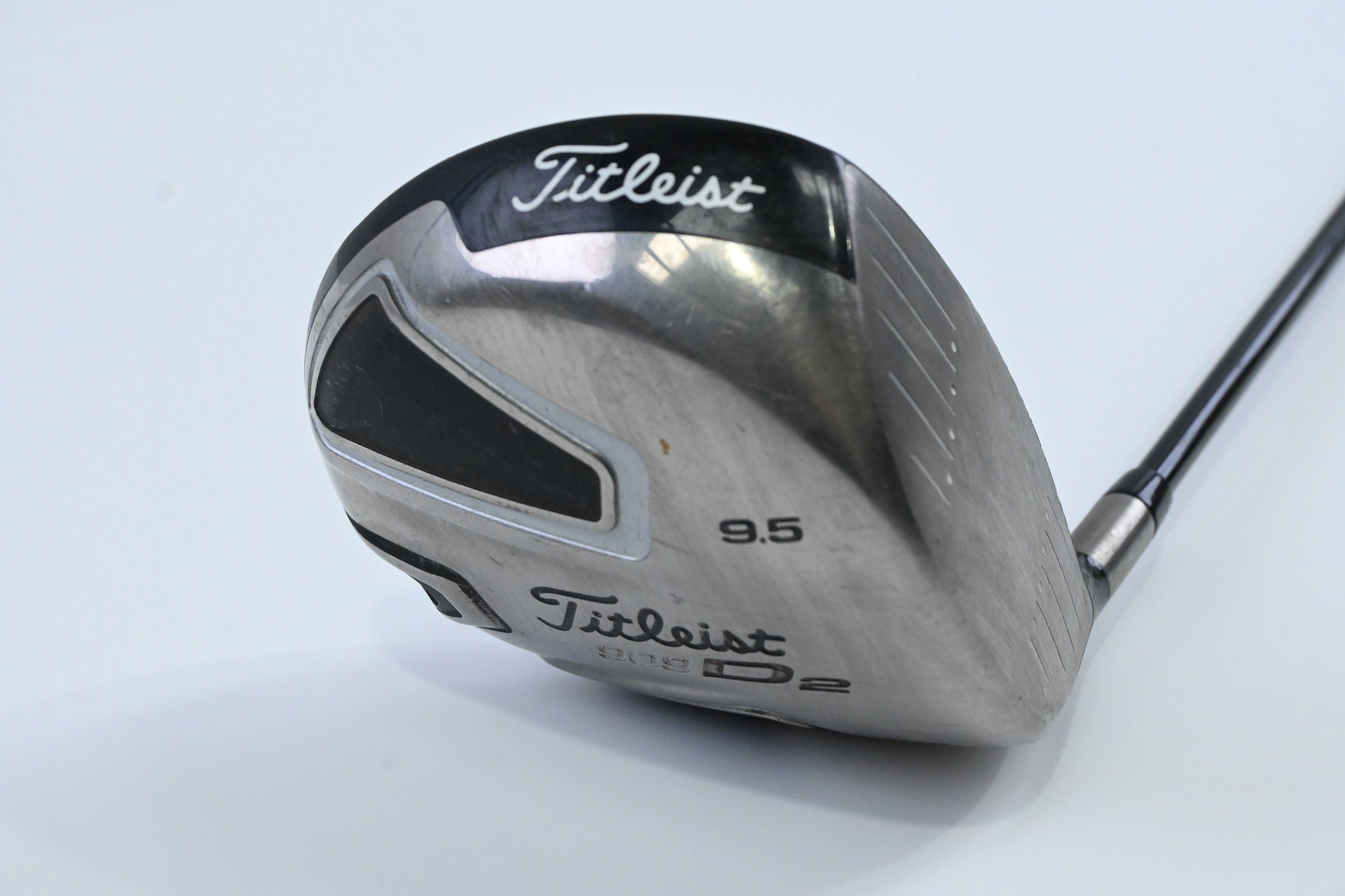 Titleist 909 D2 Driver / 9.5 Degree / Stiff Flex Aldila Voodoo Shaft