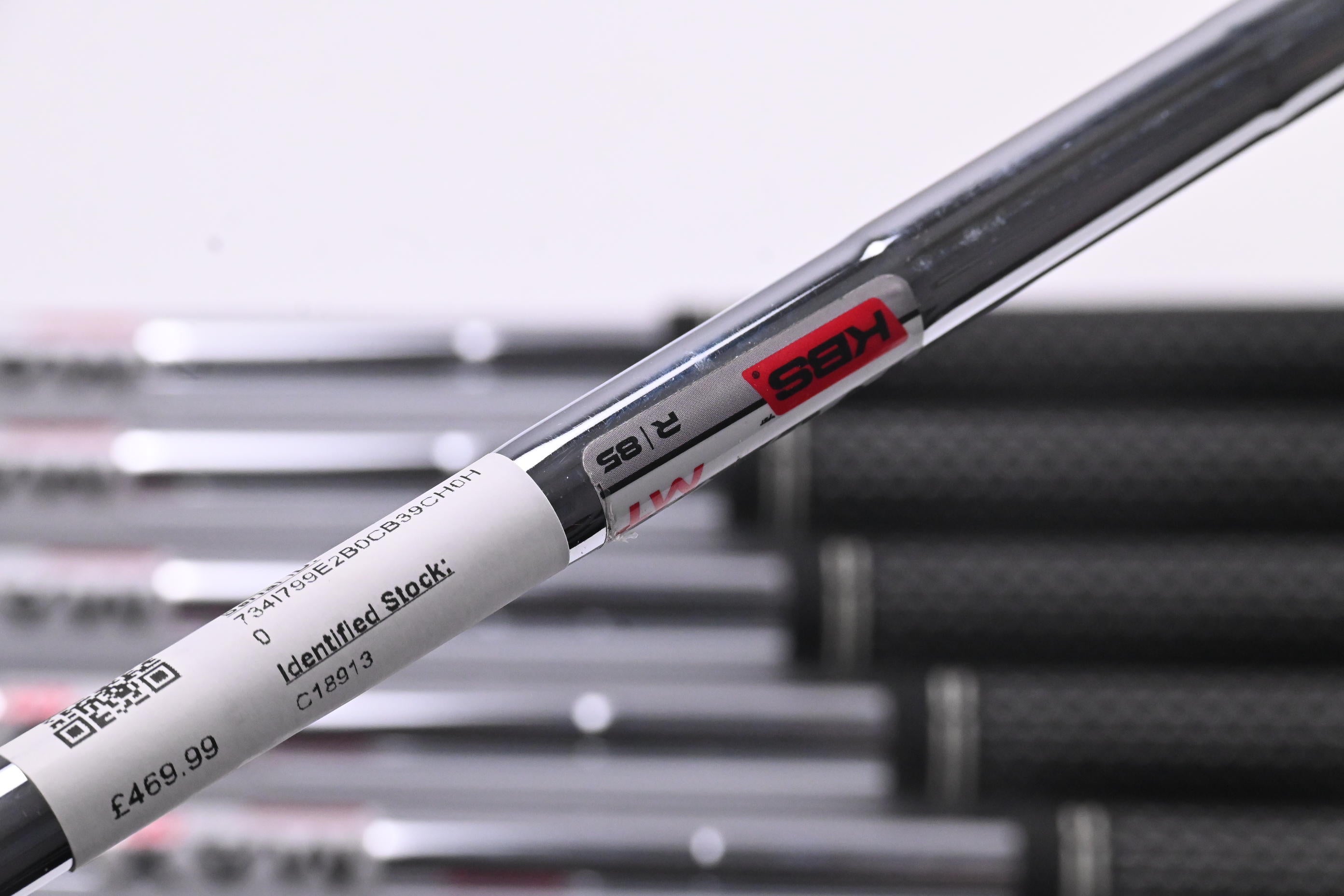 Taylormade SIM2 Max Irons / 5-PW+SW / Regular Flex KBS MAX MT 85 Shafts