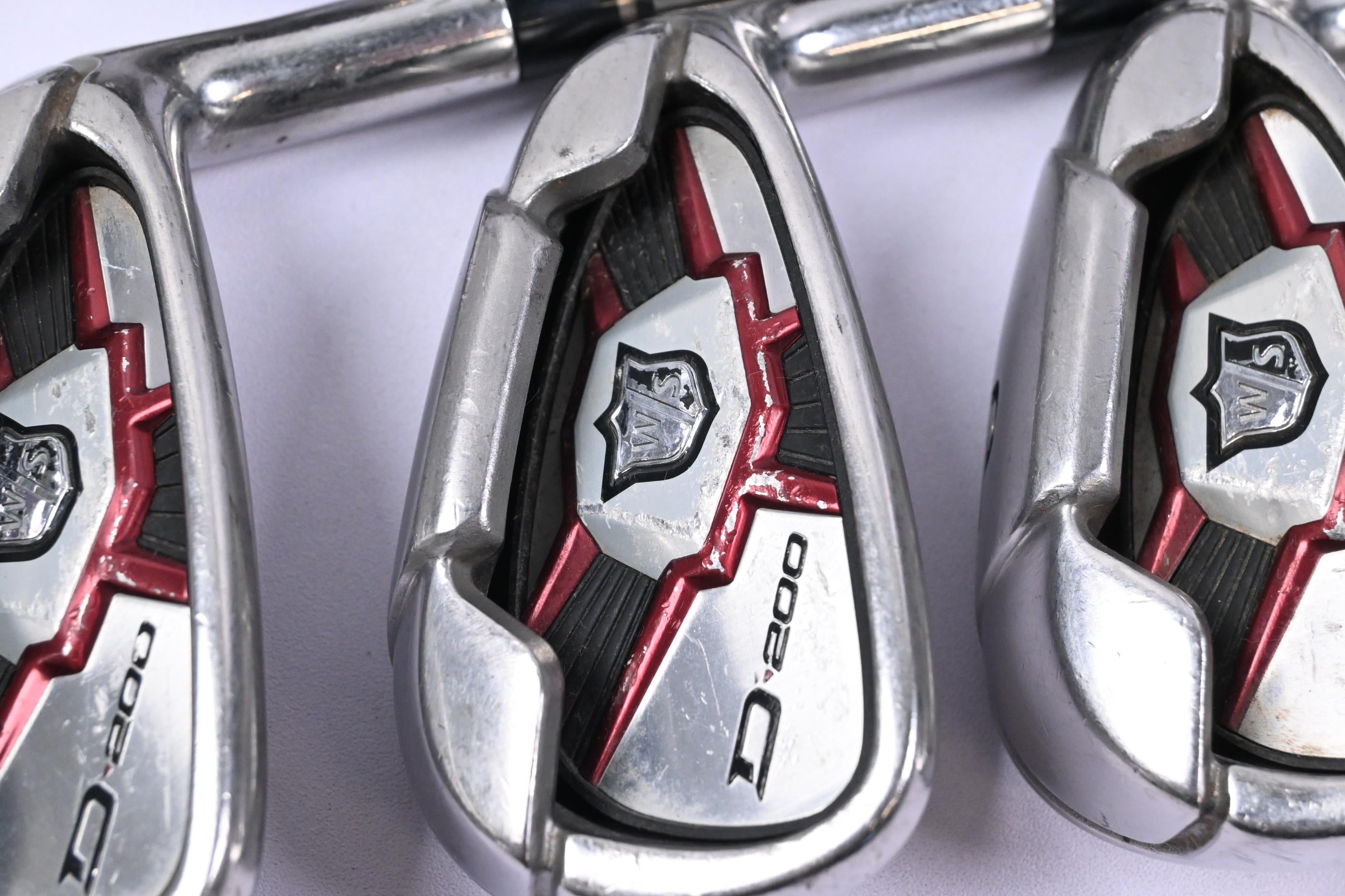 Wilson D200 Irons / 5-PW+SW / Regular Flex Elements Chrome 59 Shafts