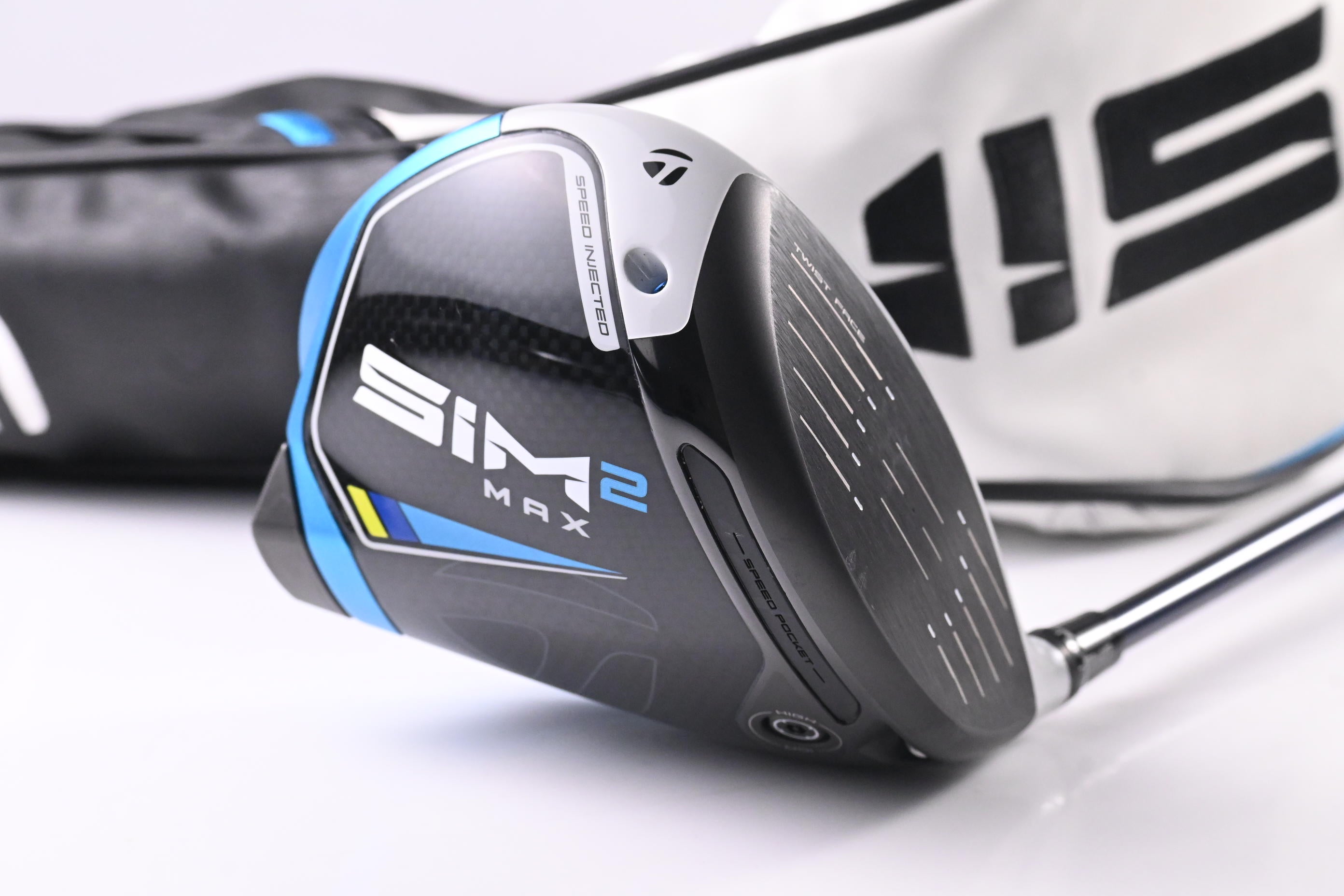 Taylormade SIM2 Max Driver / 10.5 Degree / Regular Flex Ventus Blue 5 Shaft