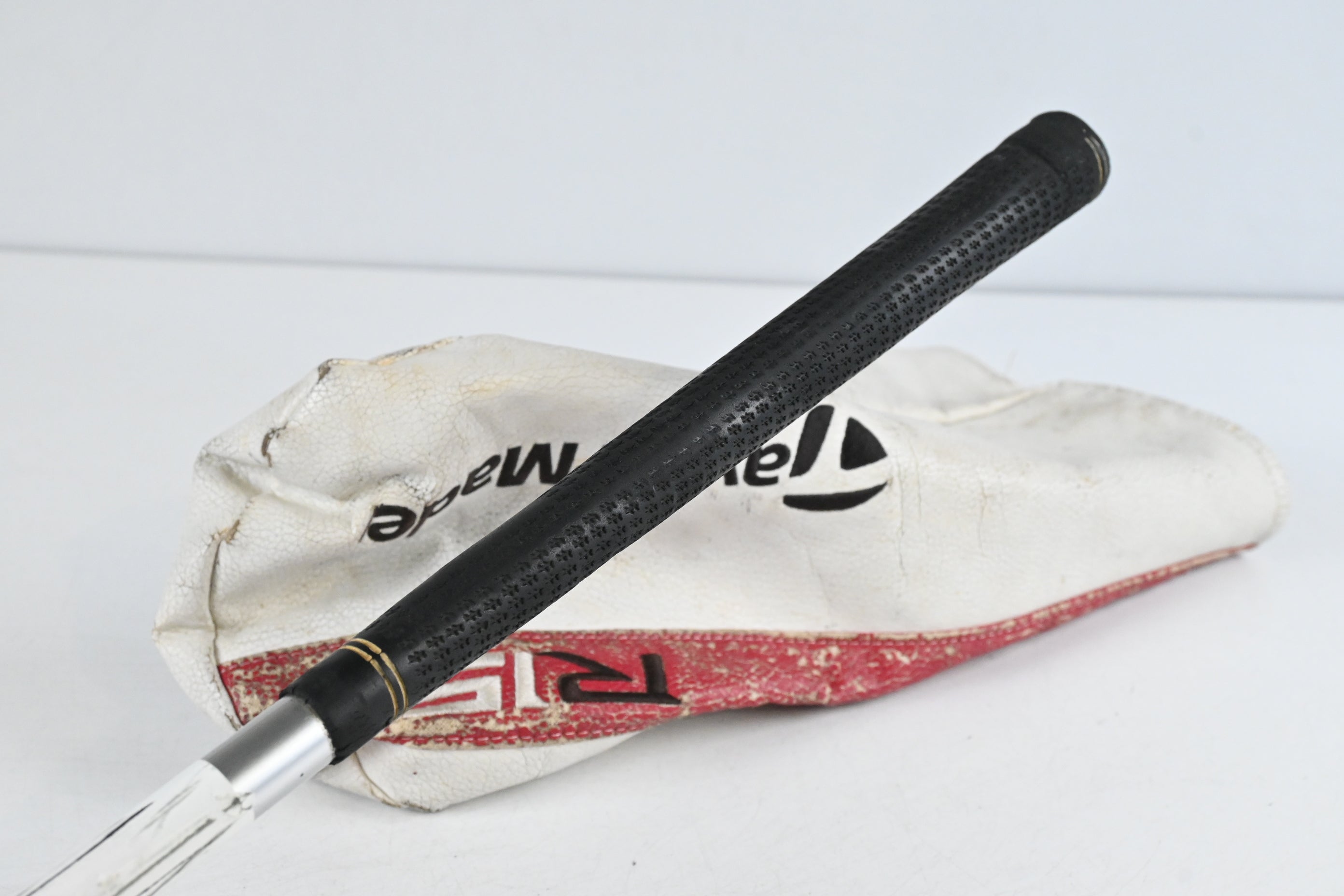 Taylormade R15 Black Driver / 9.5 Degree / Stiff Flex Aldila R.I.P Phenom 55 Shaft