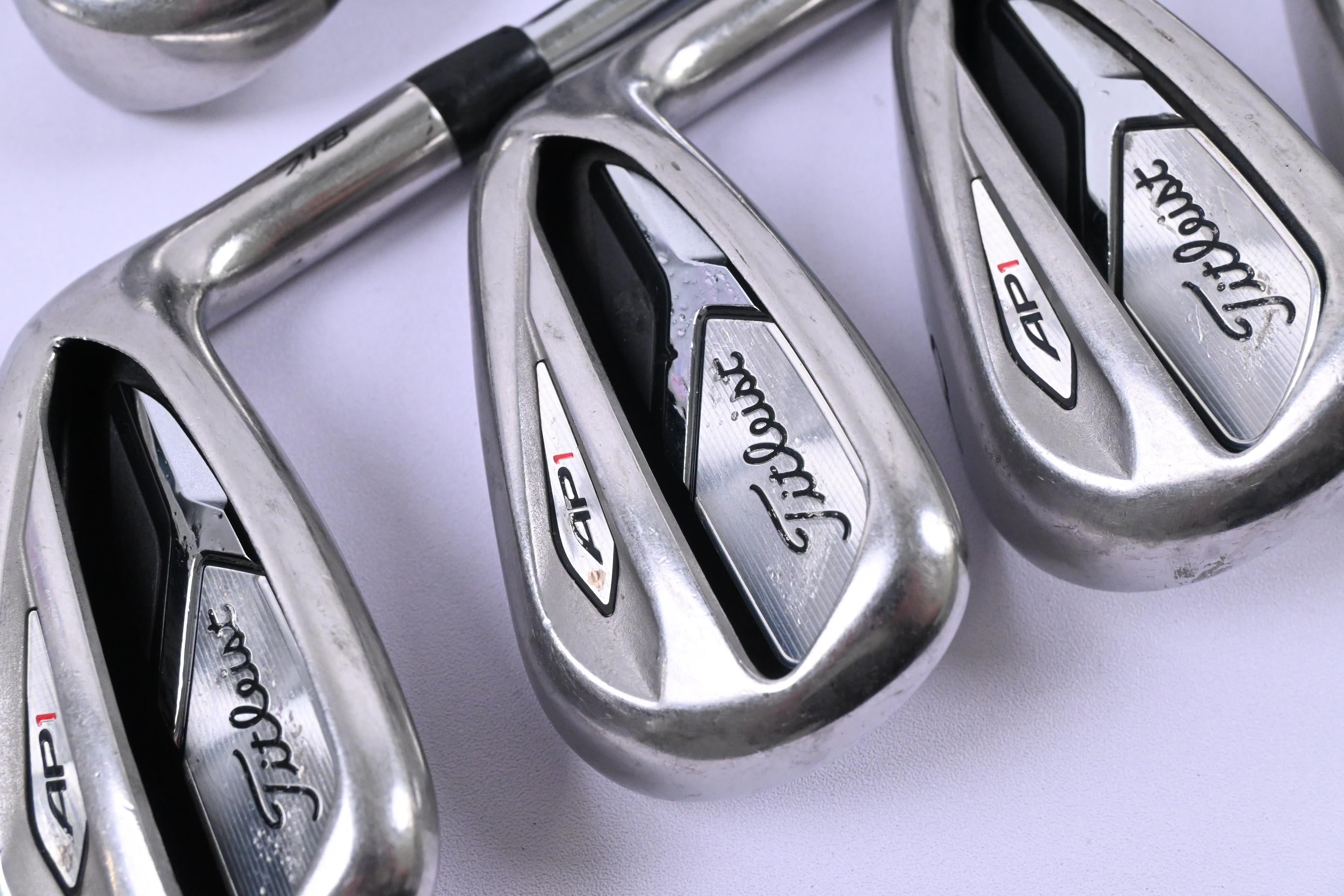 Titleist 718 AP1 Irons / 5-PW+GW / Regular Flex AMT Black R300 Shafts
