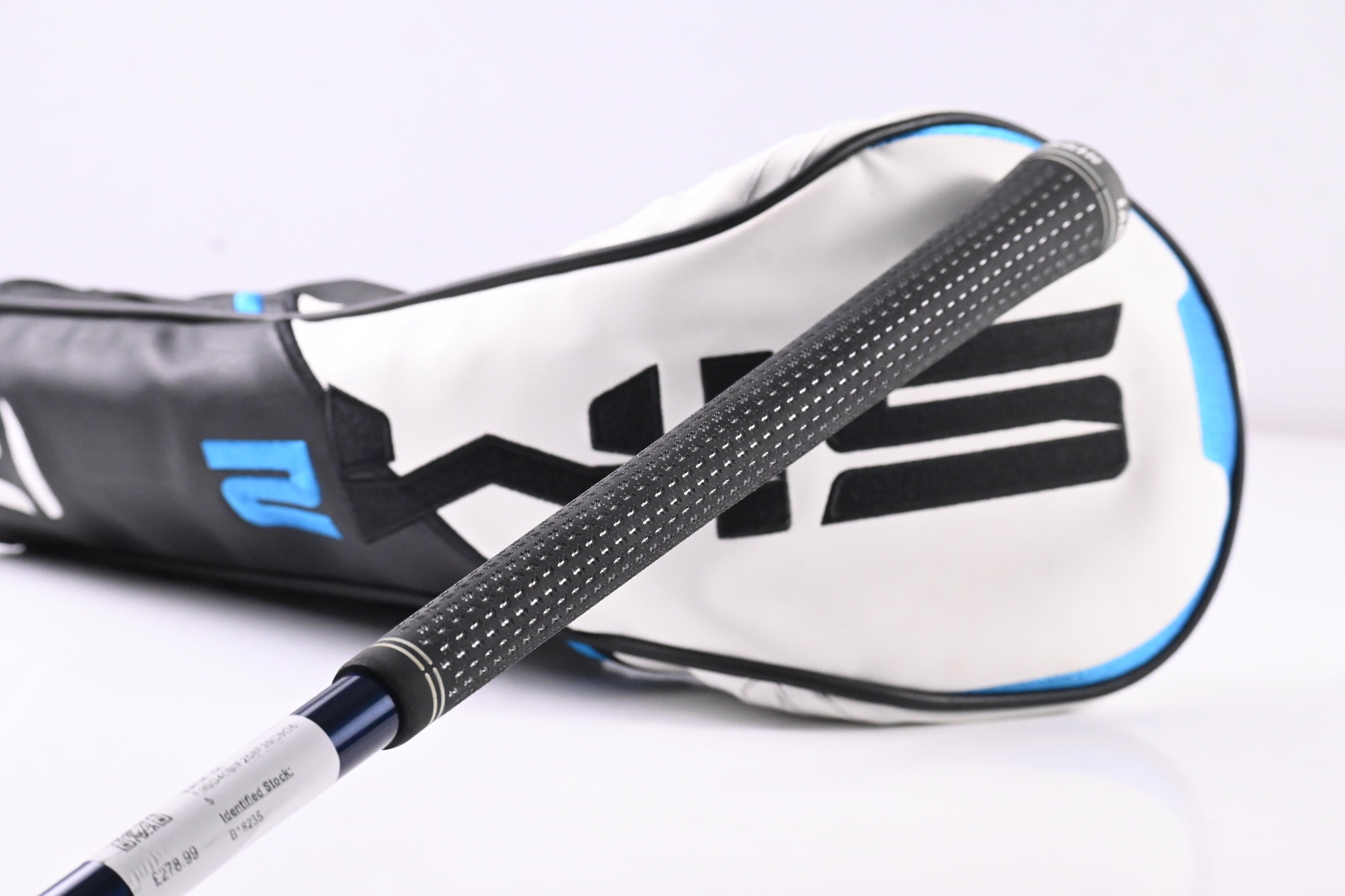 Taylormade SIM2 Max Driver / 10.5 Degree / Regular Flex Ventus Blue 5 Shaft