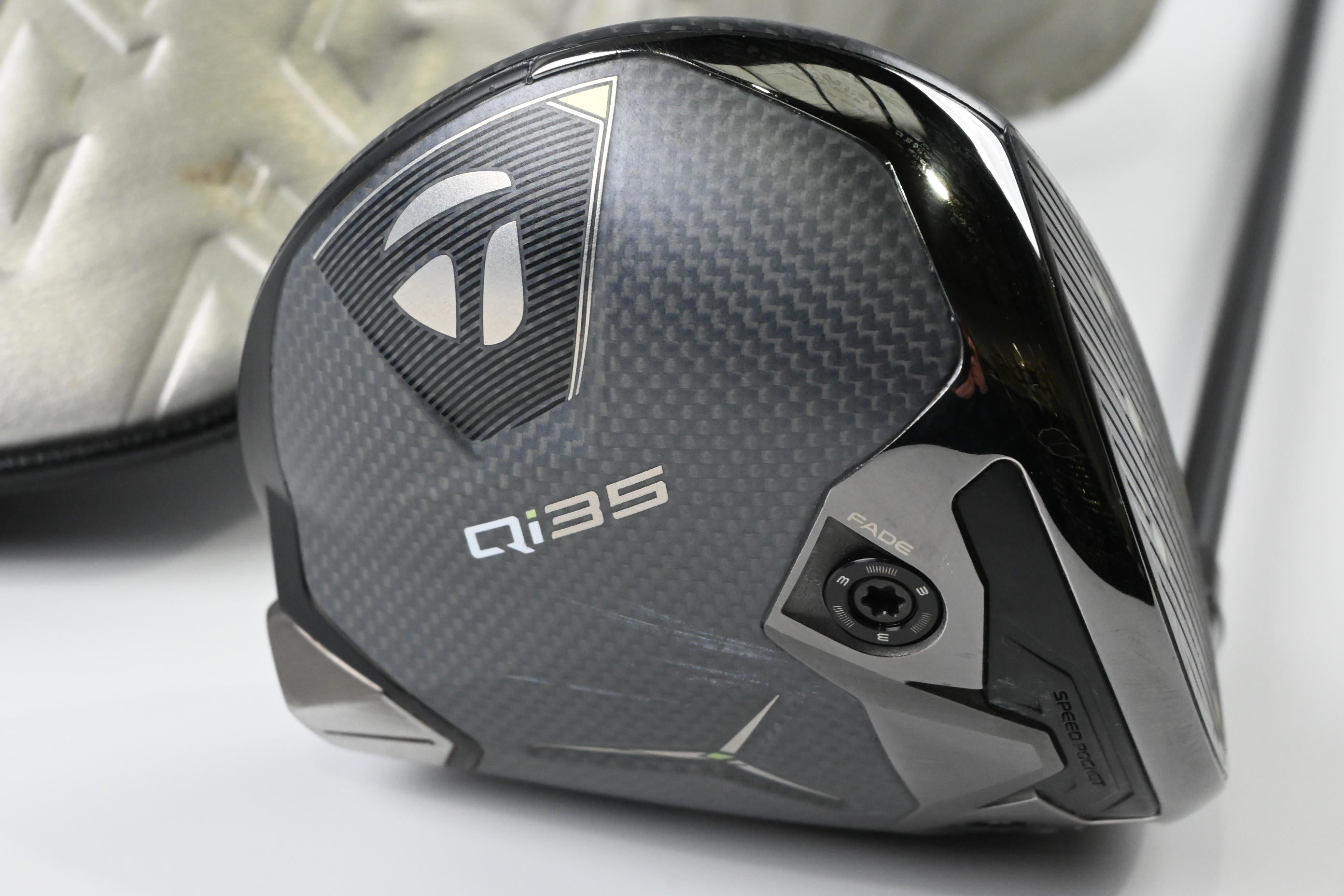 Taylormade Qi35 LS Driver / 9 Degree / Stiff Flex Kai'li Dark Waves White 60