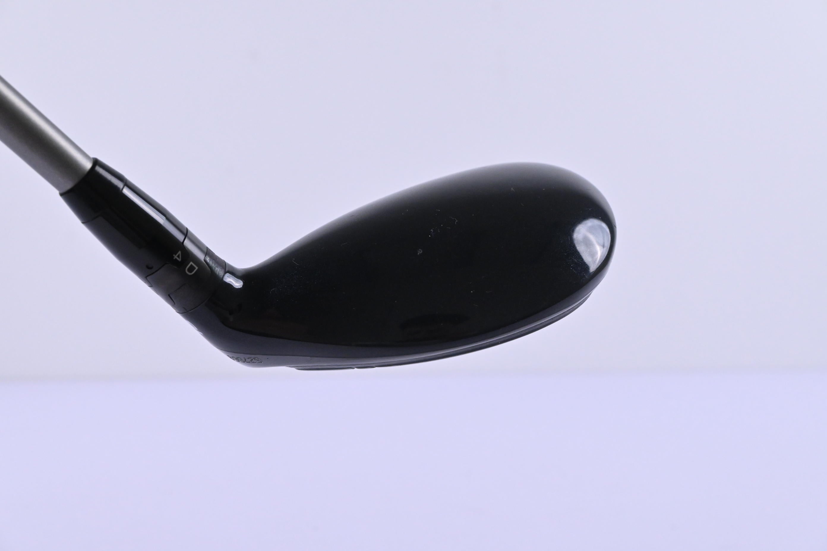 Titleist 915H #2 Hybrid / 18 Degree / Stiff Flex Diamana D+ White 90 HY Shaft