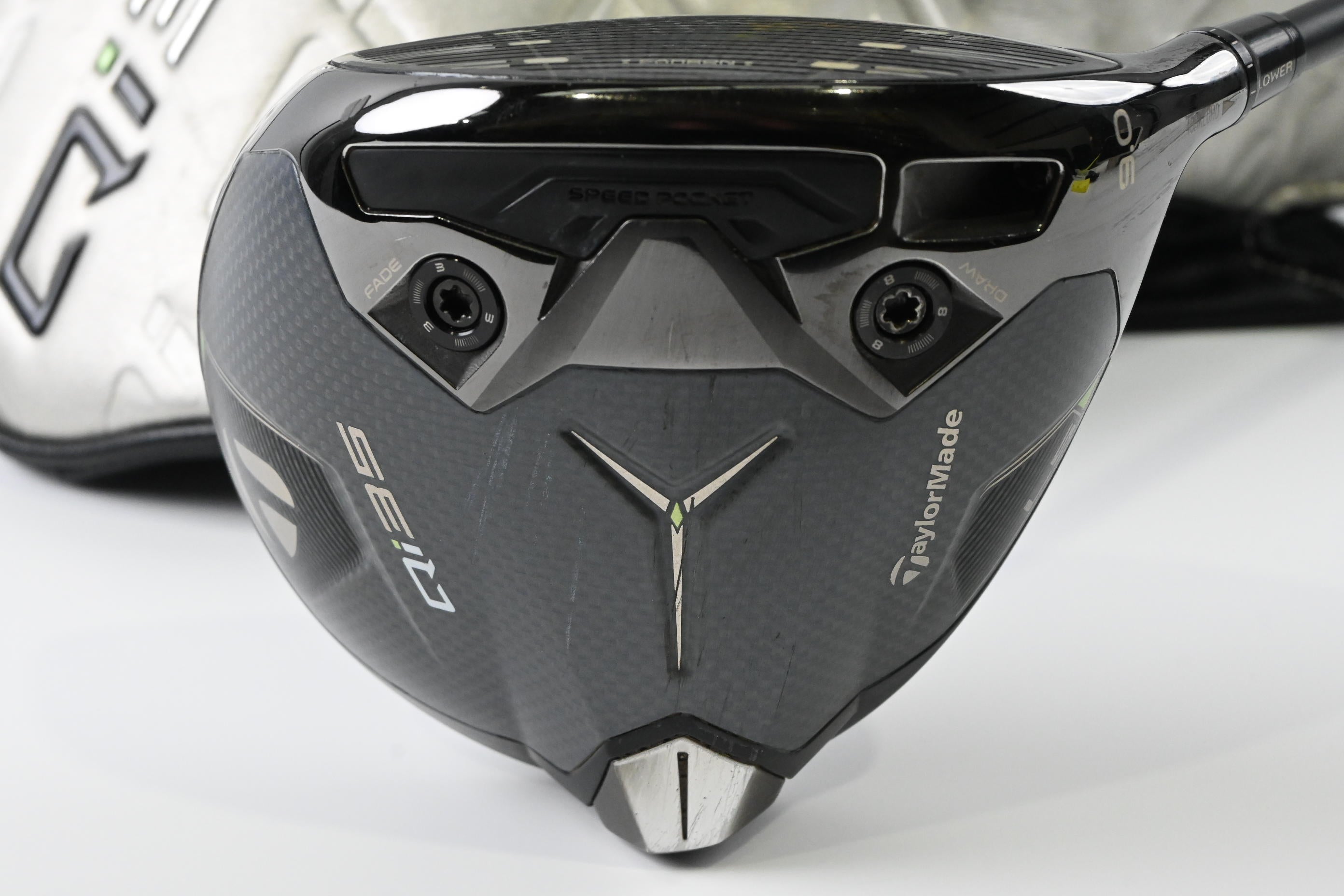 Taylormade Qi35 LS Driver / 9 Degree / Stiff Flex Kai'li Dark Waves White 60