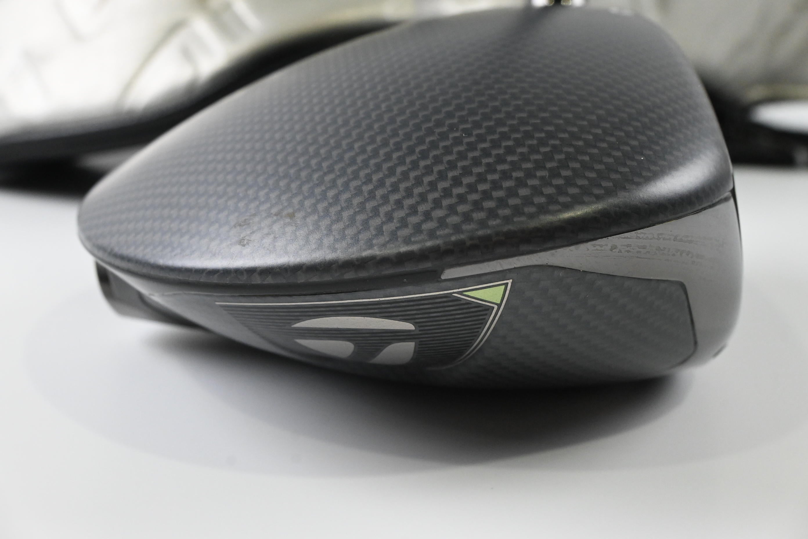 Taylormade Qi35 LS Driver / 9 Degree / Stiff Flex Kai'li Dark Waves White 60
