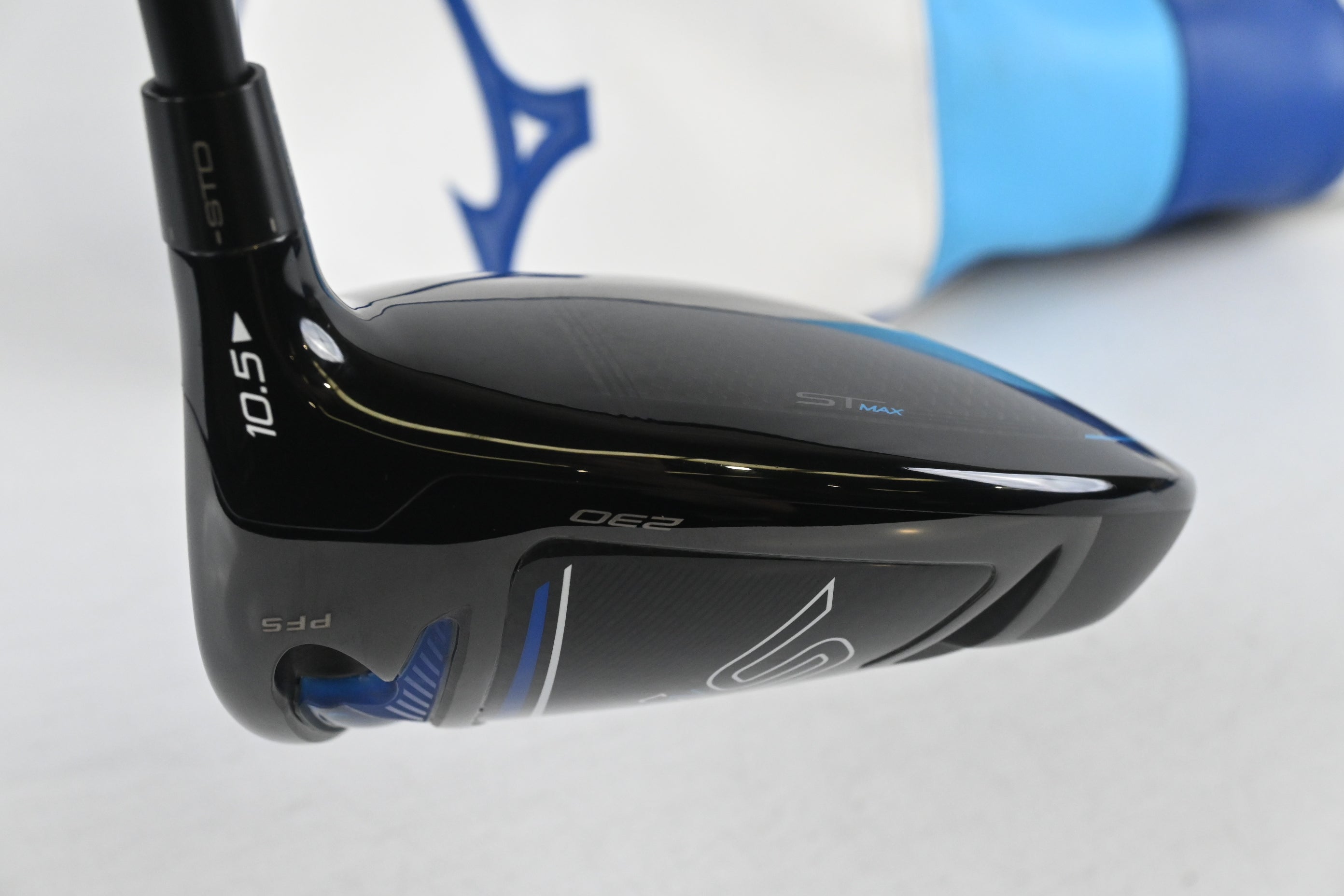 Ladies Mizuno ST-Max 230 Driver / 10.5 Degree / Ladies Flex UST Mamiya Helium