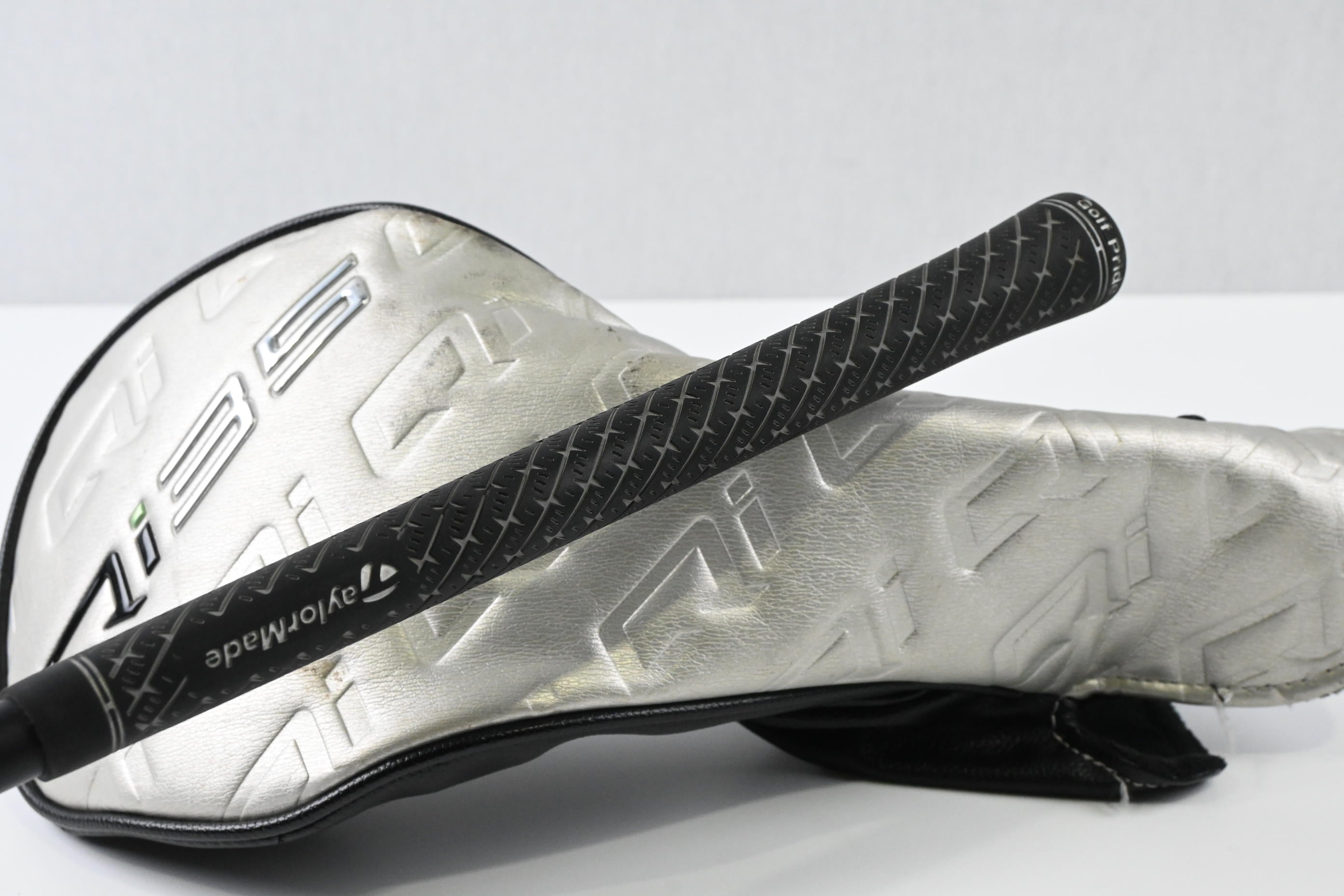 Taylormade Qi35 LS Driver / 9 Degree / Stiff Flex Kai'li Dark Waves White 60