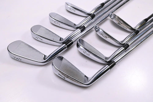 Titleist 690.CB Irons / 3-PW / Regular Flex Dynamic Gold R300 Shafts