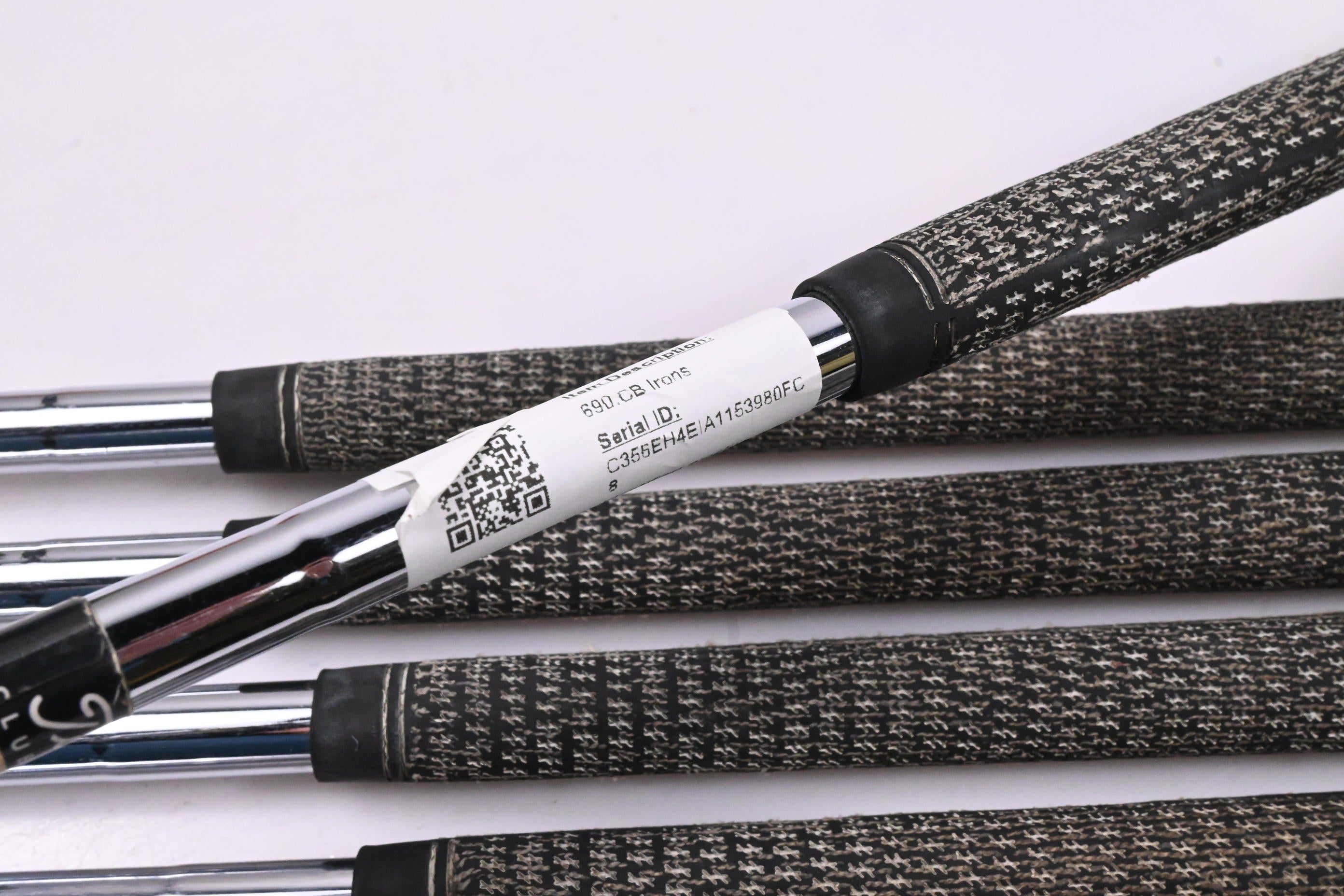 Titleist 690.CB Irons / 3-PW / Regular Flex Dynamic Gold R300 Shafts