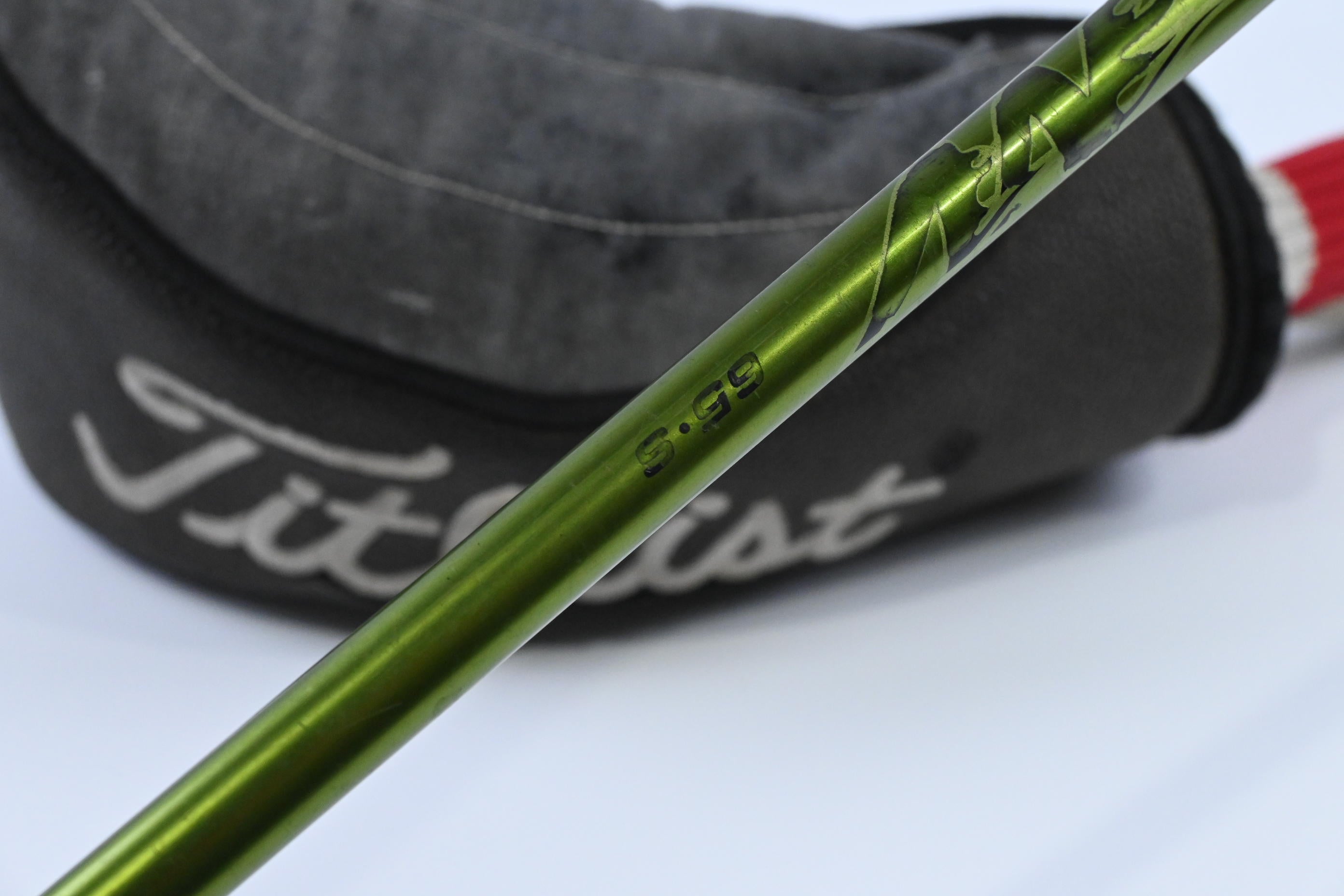 Titleist 905 R Driver / 9.5 Degree / Stiff Flex Aldila NV Green 65 Shaft