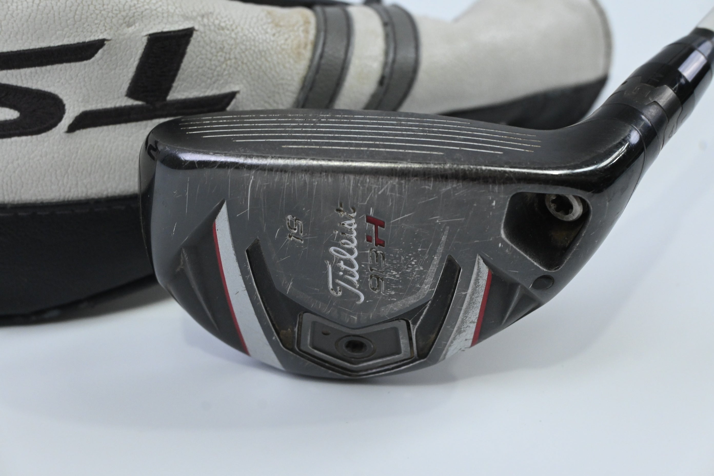 Titleist 913H Hybrid / 19 Degree / Stiff Flex Aldila RIP Phenom 85 Shaft