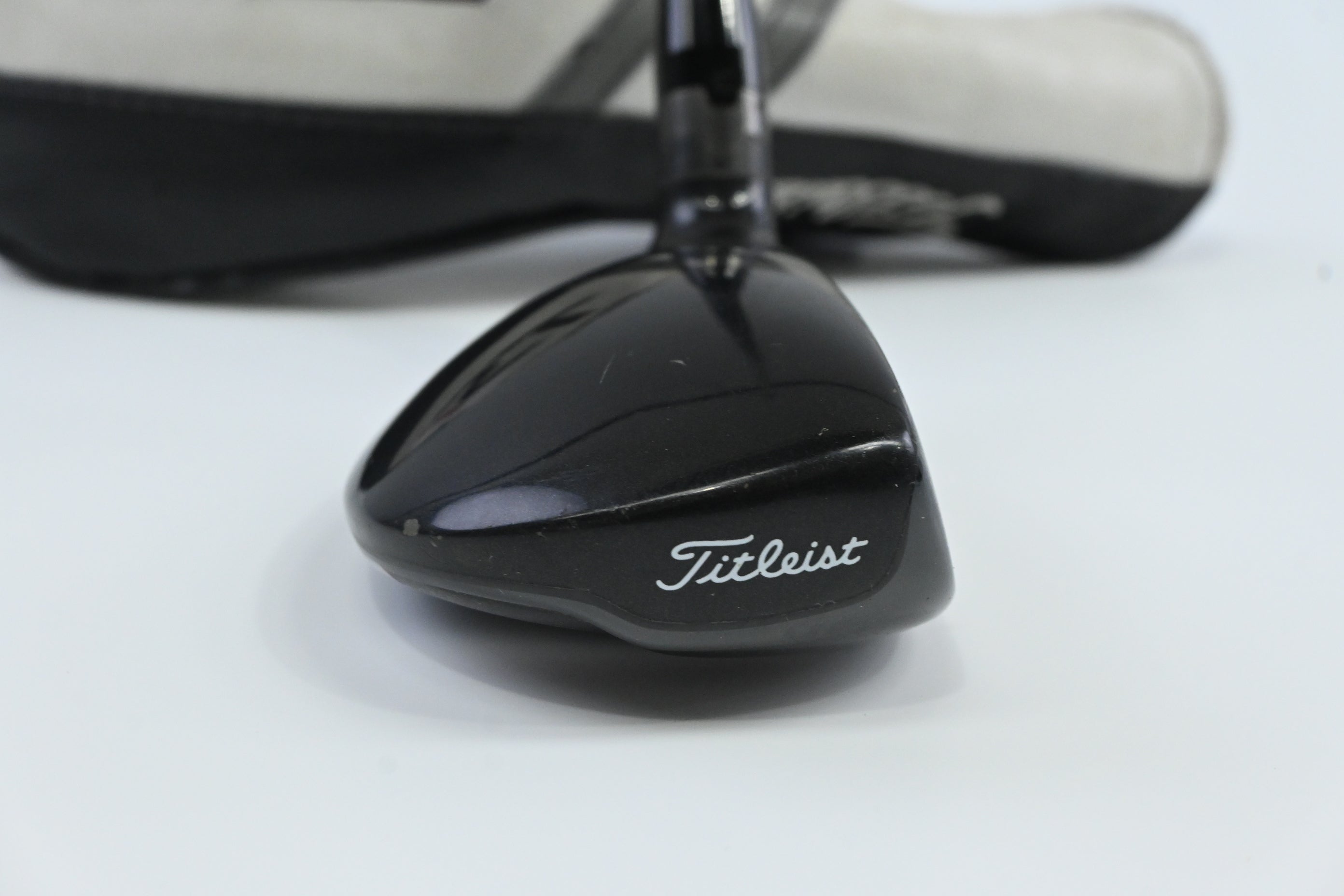 Titleist 913H Hybrid / 19 Degree / Stiff Flex Aldila RIP Phenom 85 Shaft
