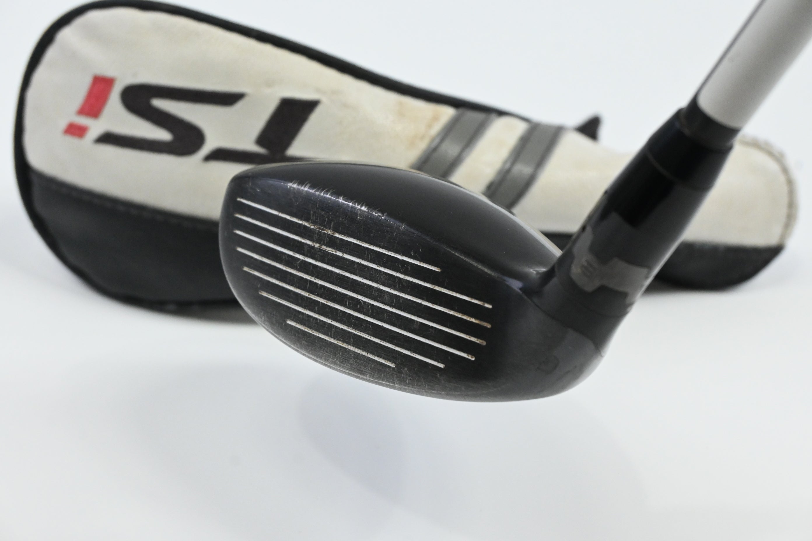 Titleist 913H Hybrid / 19 Degree / Stiff Flex Aldila RIP Phenom 85 Shaft