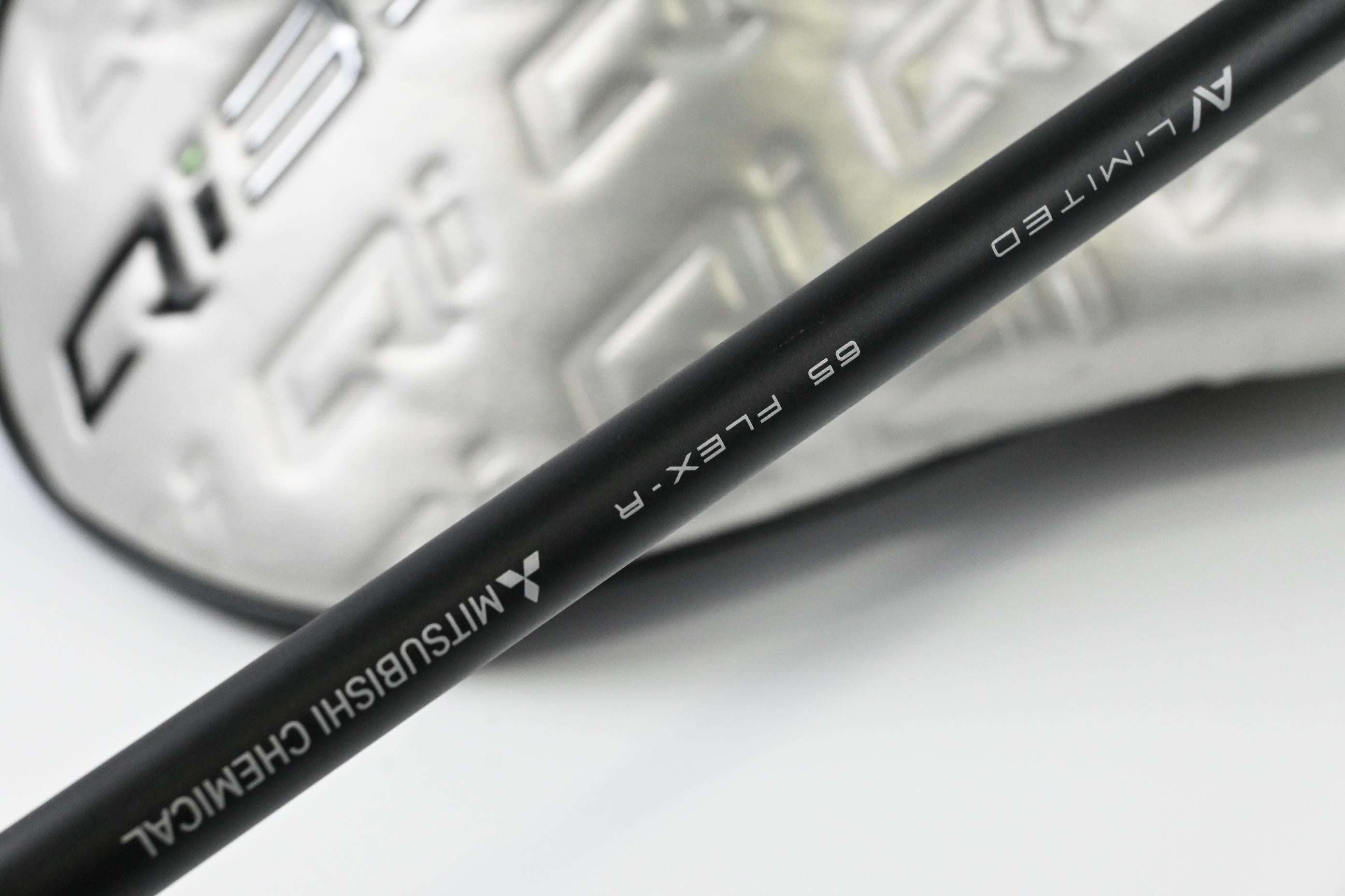 Taylormade Qi35 Driver / 10.5 Degree / Regular Flex Tensei AV Limited Blue 65