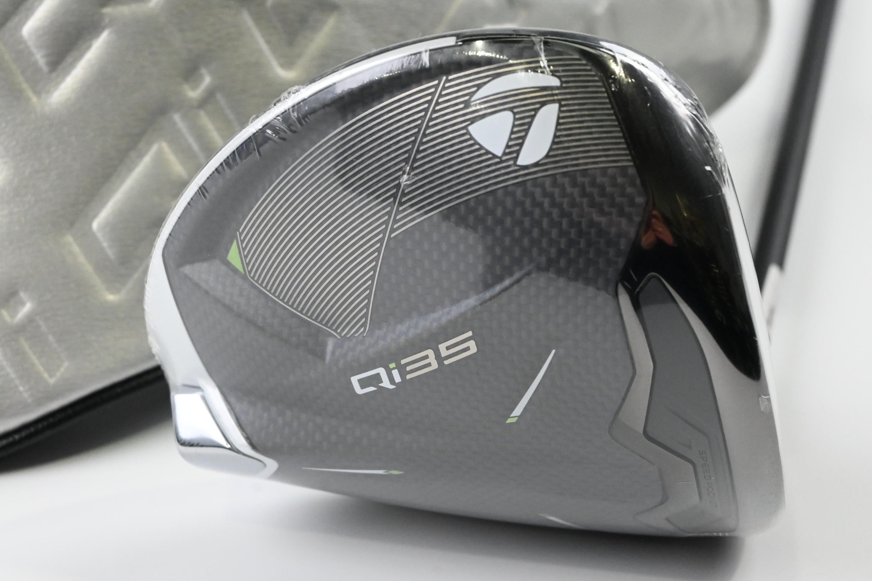 Taylormade Qi35 Max Lite Driver / 10.5 Degree / Regular Flex Vanquish 4