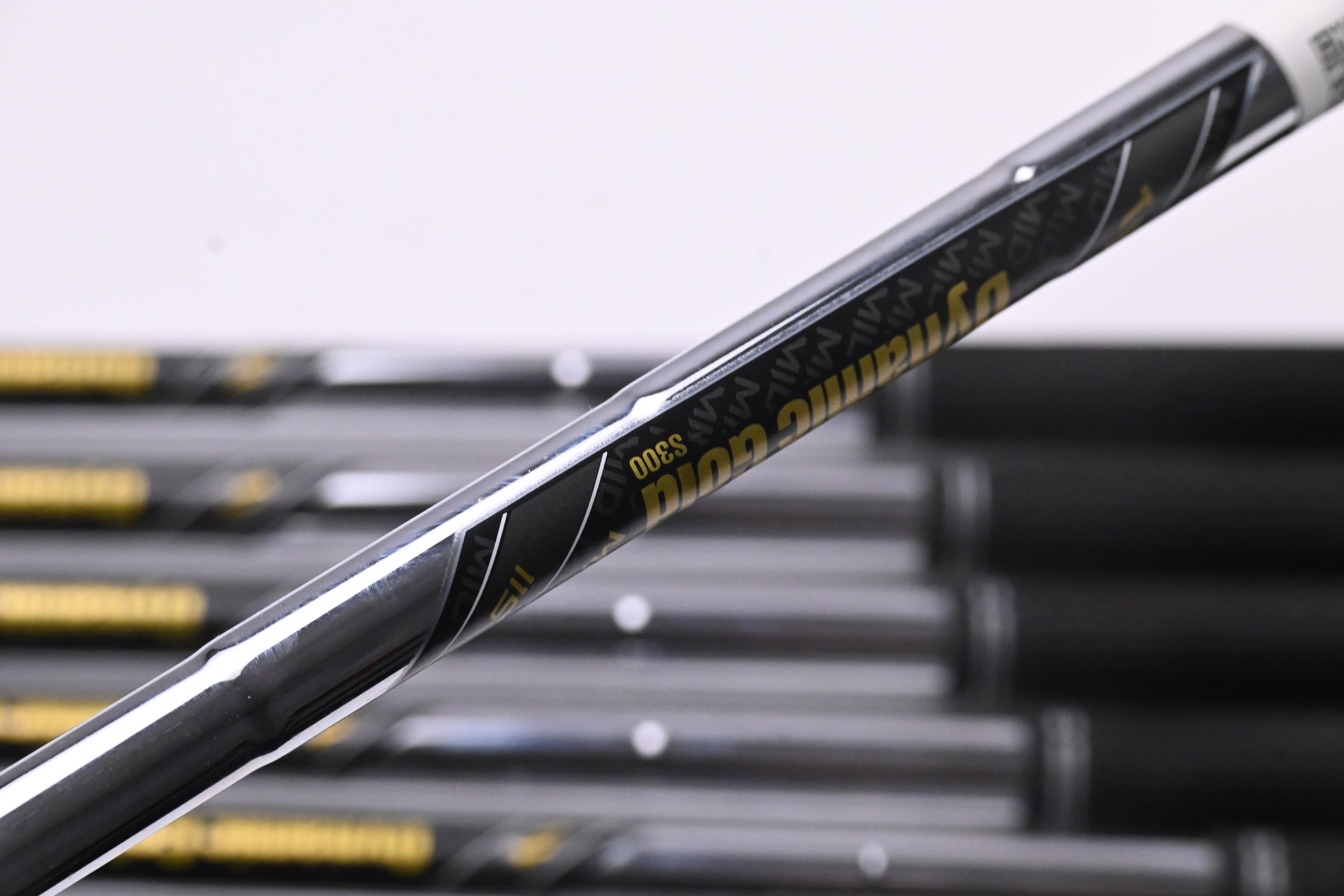 Benross Delta XT Irons / 4-PW / Stuff Flex Dynamic Gold Mid 115 S300 Shafts
