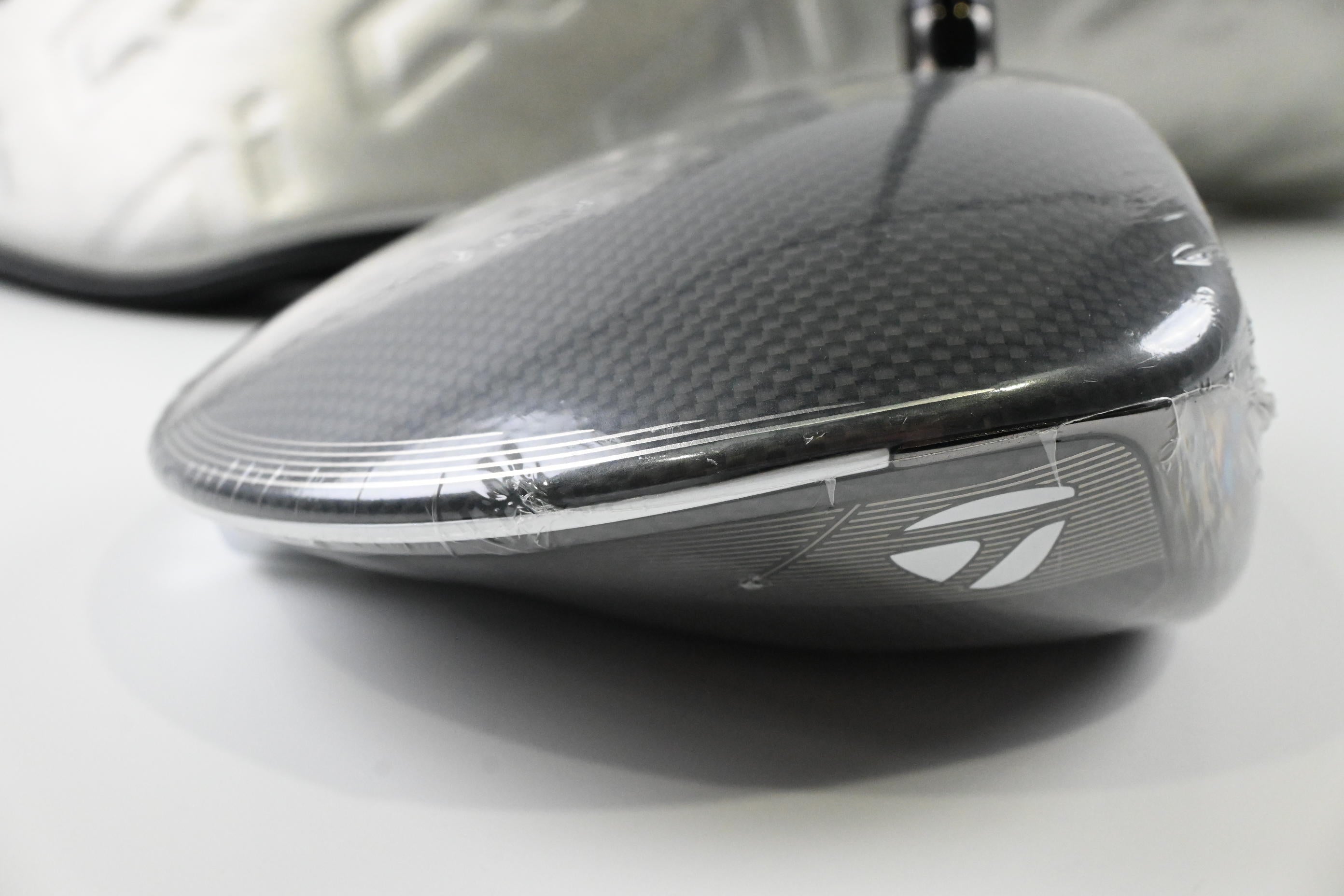 Taylormade Qi35 Max Lite Driver / 10.5 Degree / Regular Flex Vanquish 4