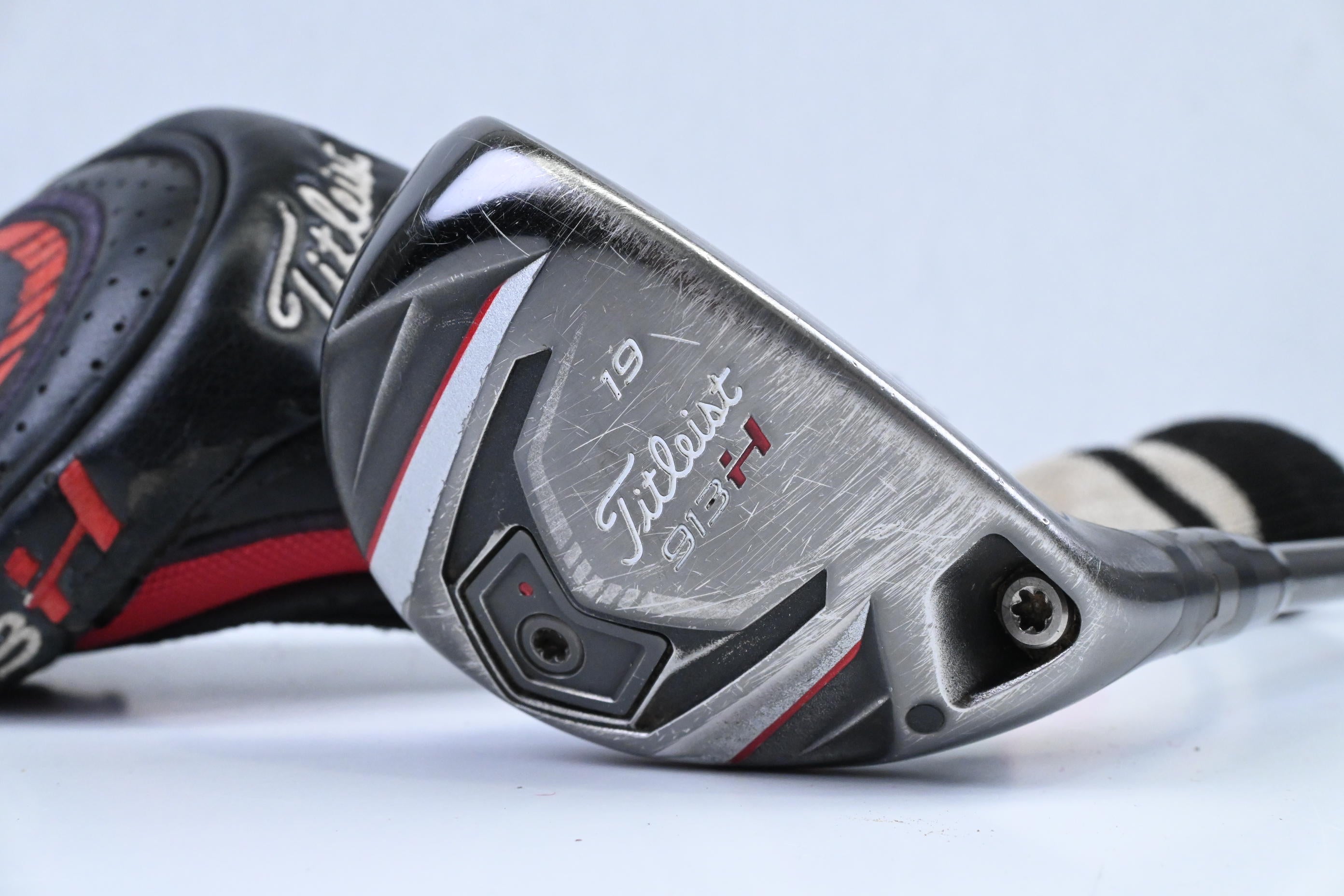 Titleist 913H #3 Hybrid / 19 Degree / Stiff Flex Aldila RIP Phenom 80 Shaft